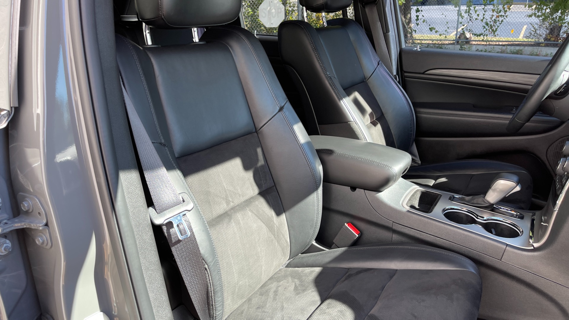 Used 2019 Jeep Grand Cherokee ALTITUDE / BLACK 20IN WHEELS / BLACK TRIM / SUNROOF / HEATED SEATS for sale Sold at Formula Imports in Charlotte NC 28227 17