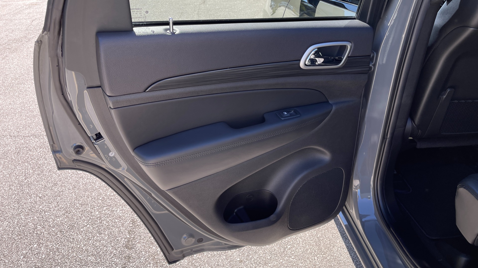 Used 2019 Jeep Grand Cherokee ALTITUDE / BLACK 20IN WHEELS / BLACK TRIM / SUNROOF / HEATED SEATS for sale Sold at Formula Imports in Charlotte NC 28227 24