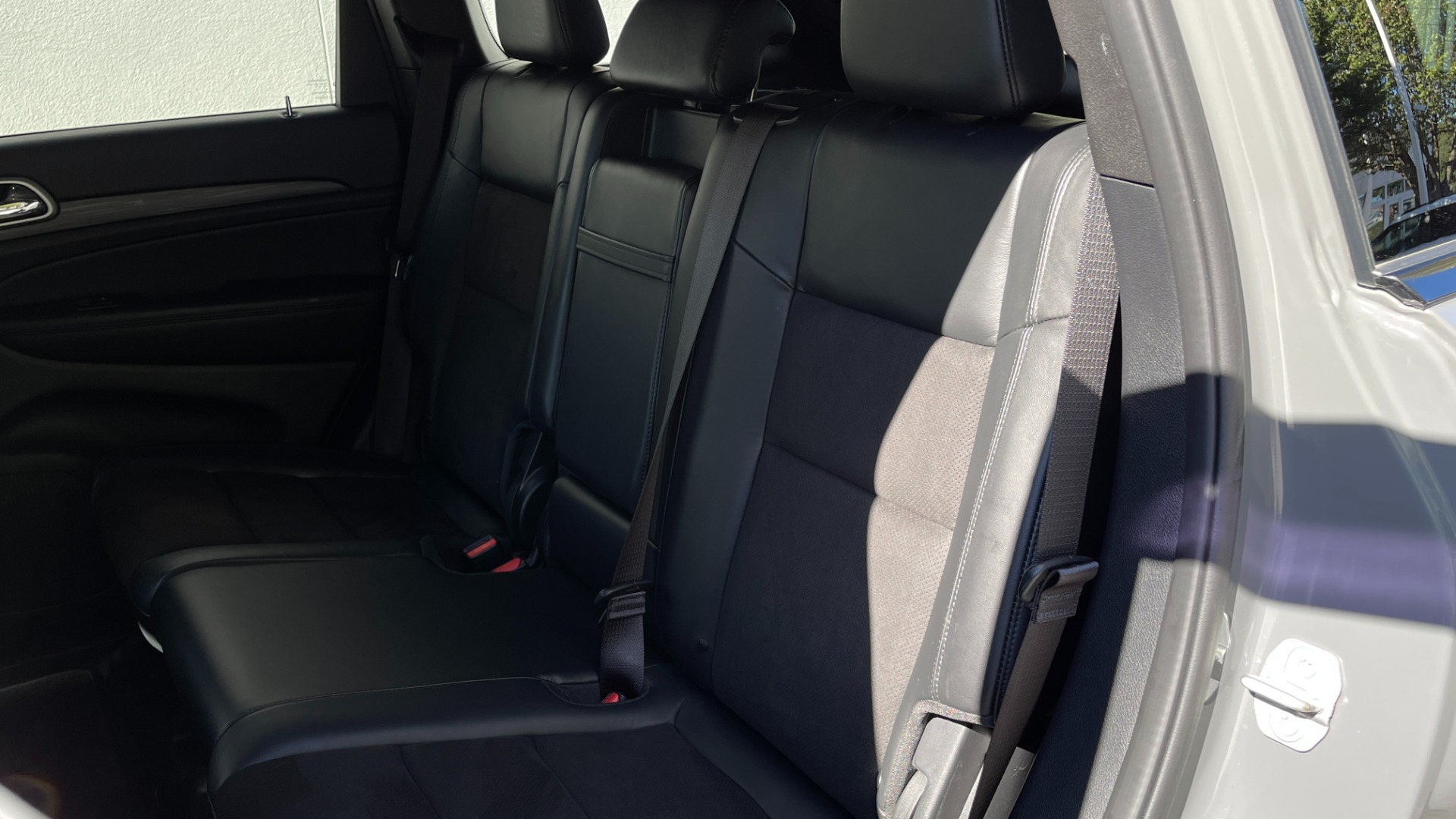 Used 2019 Jeep Grand Cherokee ALTITUDE / BLACK 20IN WHEELS / BLACK TRIM / SUNROOF / HEATED SEATS for sale Sold at Formula Imports in Charlotte NC 28227 27