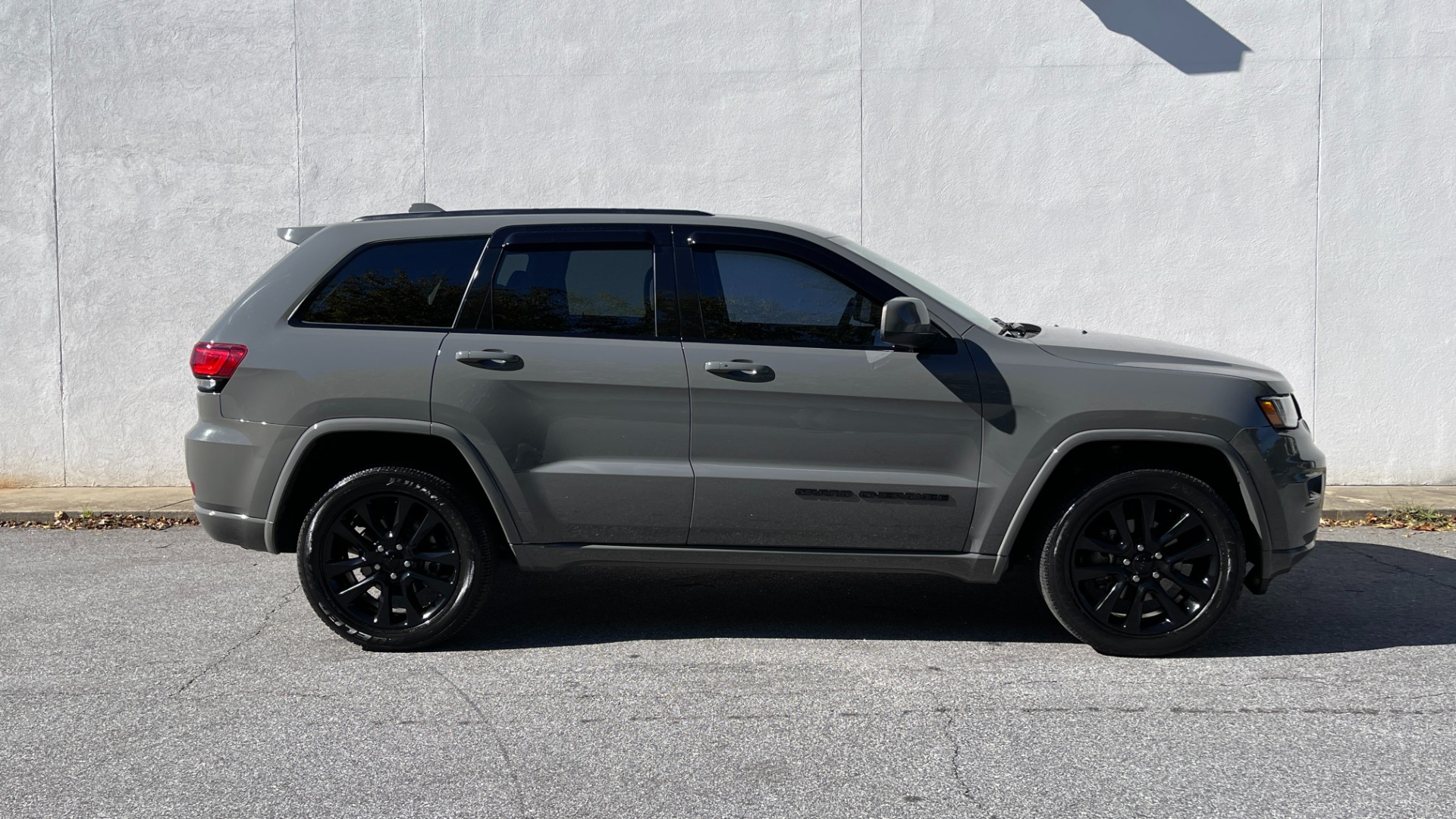 Used 2019 Jeep Grand Cherokee ALTITUDE / BLACK 20IN WHEELS / BLACK TRIM / SUNROOF / HEATED SEATS for sale Sold at Formula Imports in Charlotte NC 28227 3