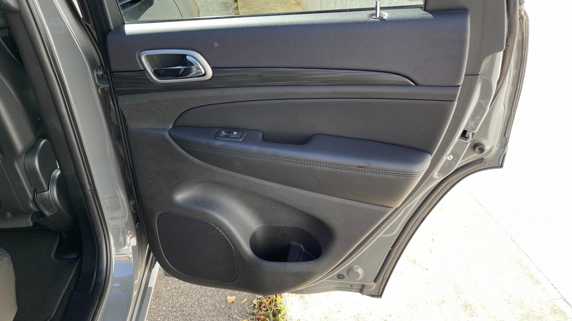 Used 2019 Jeep Grand Cherokee ALTITUDE / BLACK 20IN WHEELS / BLACK TRIM / SUNROOF / HEATED SEATS for sale Sold at Formula Imports in Charlotte NC 28227 30