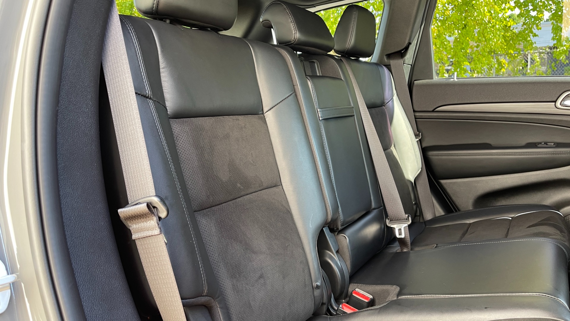 Used 2019 Jeep Grand Cherokee ALTITUDE / BLACK 20IN WHEELS / BLACK TRIM / SUNROOF / HEATED SEATS for sale Sold at Formula Imports in Charlotte NC 28227 32
