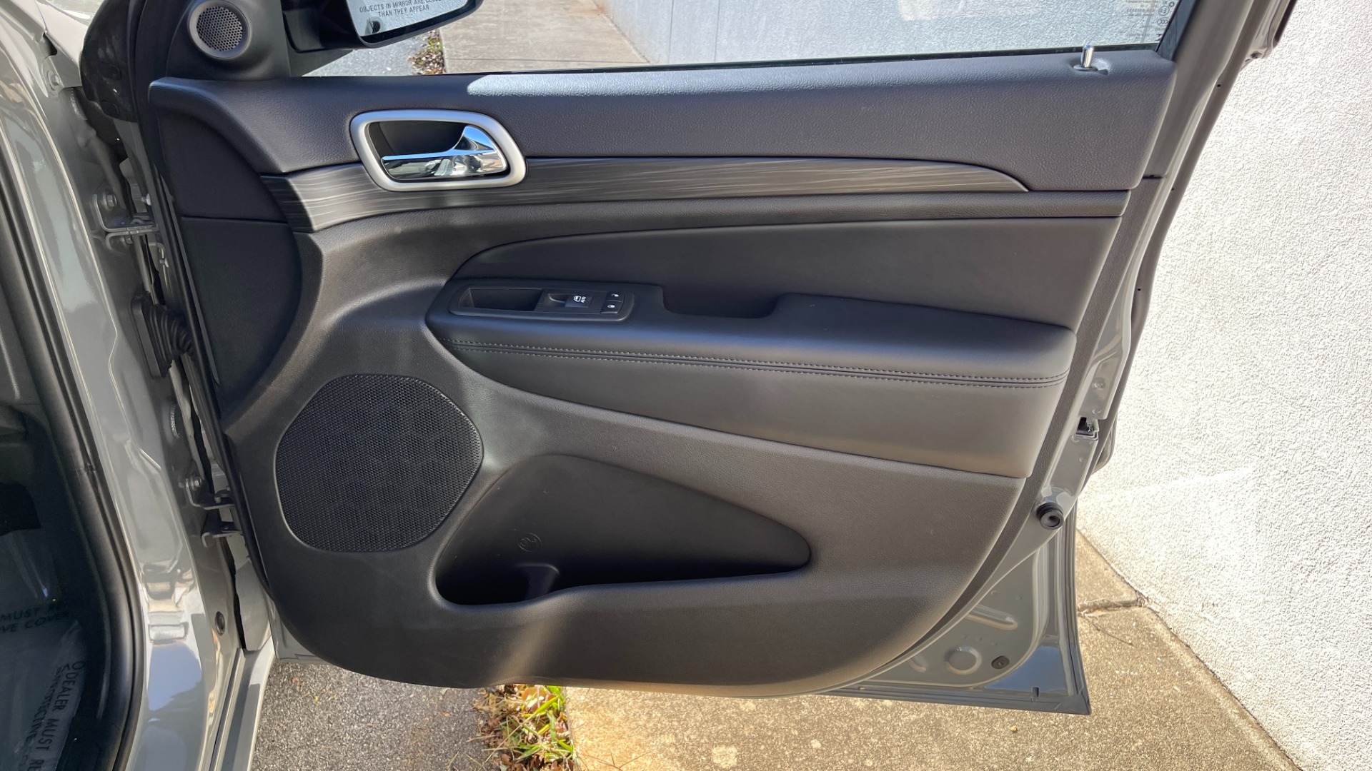 Used 2019 Jeep Grand Cherokee ALTITUDE / BLACK 20IN WHEELS / BLACK TRIM / SUNROOF / HEATED SEATS for sale Sold at Formula Imports in Charlotte NC 28227 33