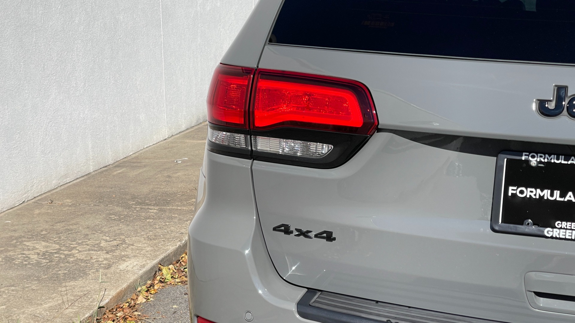 Used 2019 Jeep Grand Cherokee ALTITUDE / BLACK 20IN WHEELS / BLACK TRIM / SUNROOF / HEATED SEATS for sale Sold at Formula Imports in Charlotte NC 28227 36