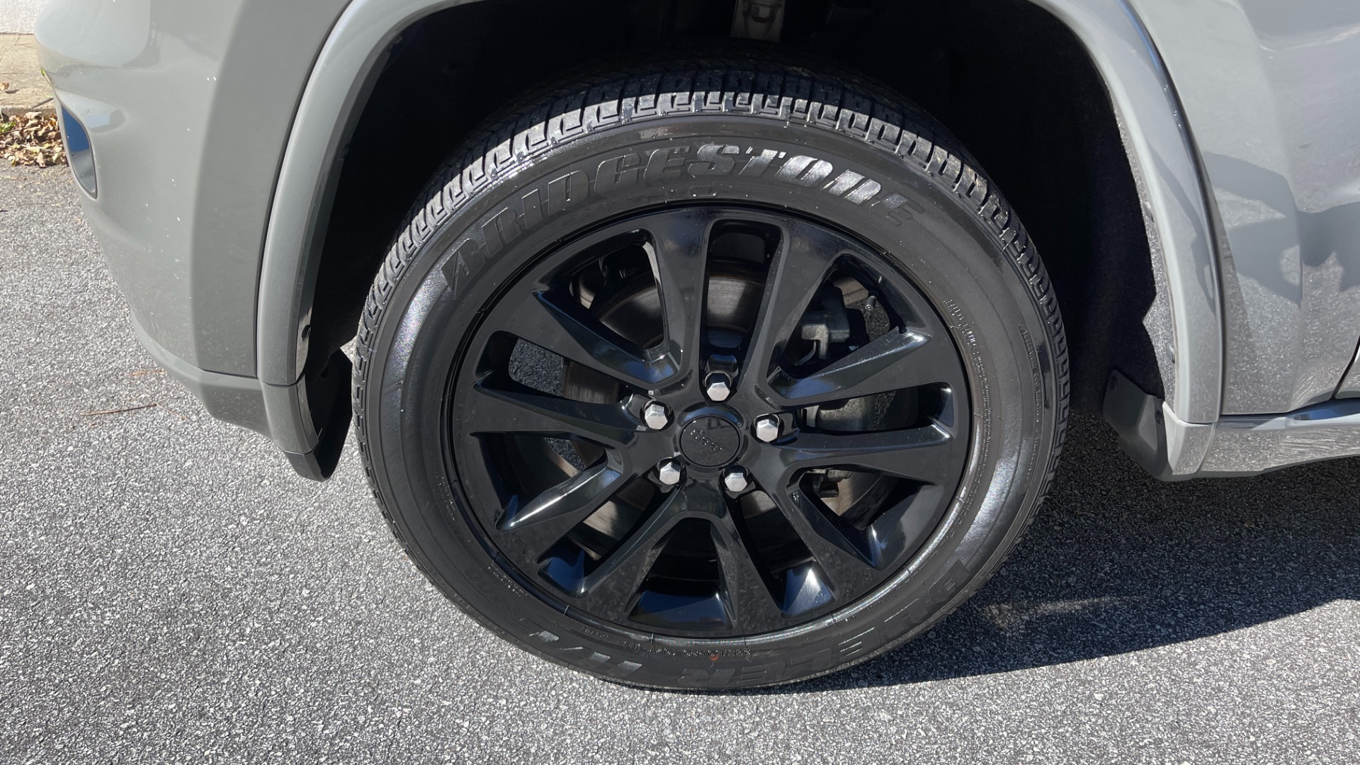 Used 2019 Jeep Grand Cherokee ALTITUDE / BLACK 20IN WHEELS / BLACK TRIM / SUNROOF / HEATED SEATS for sale Sold at Formula Imports in Charlotte NC 28227 41