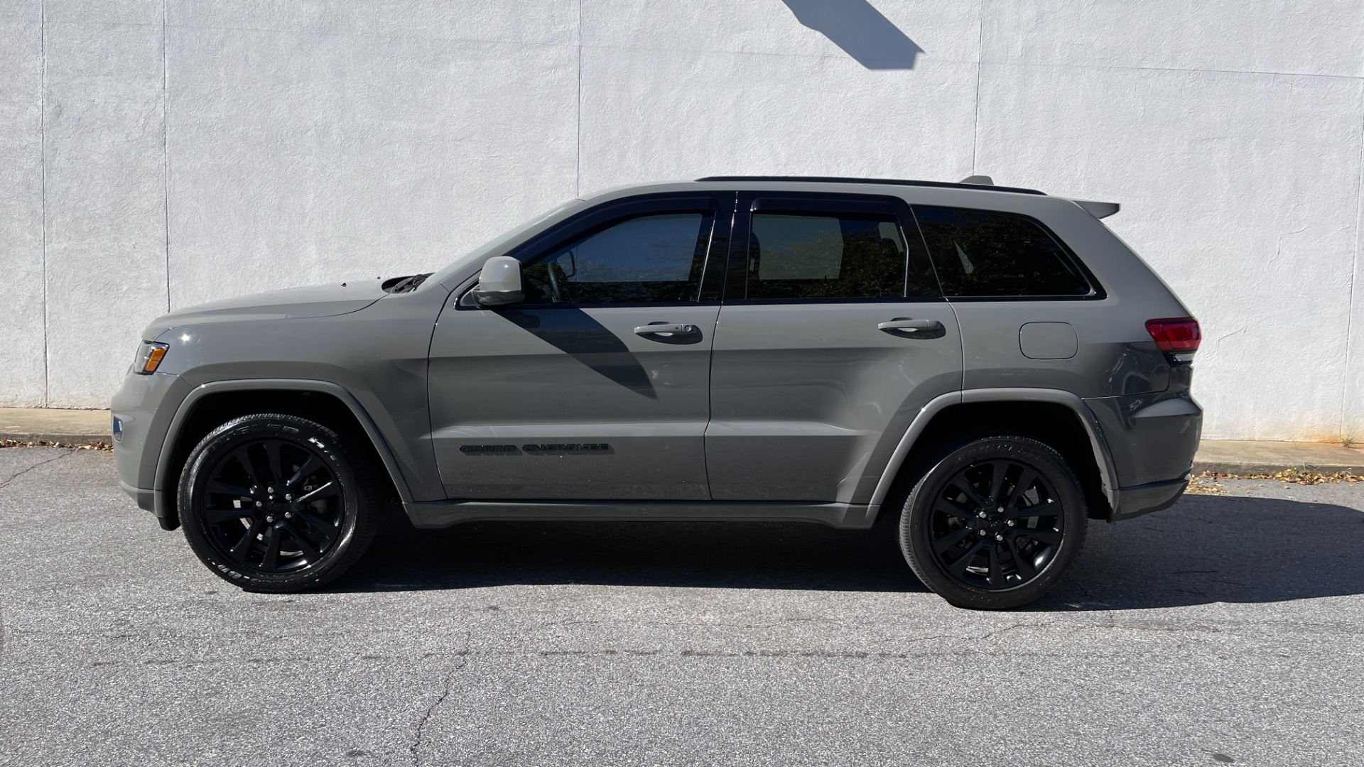 Used 2019 Jeep Grand Cherokee ALTITUDE / BLACK 20IN WHEELS / BLACK TRIM / SUNROOF / HEATED SEATS for sale $34,495 at Formula Imports in Charlotte NC 28227 5