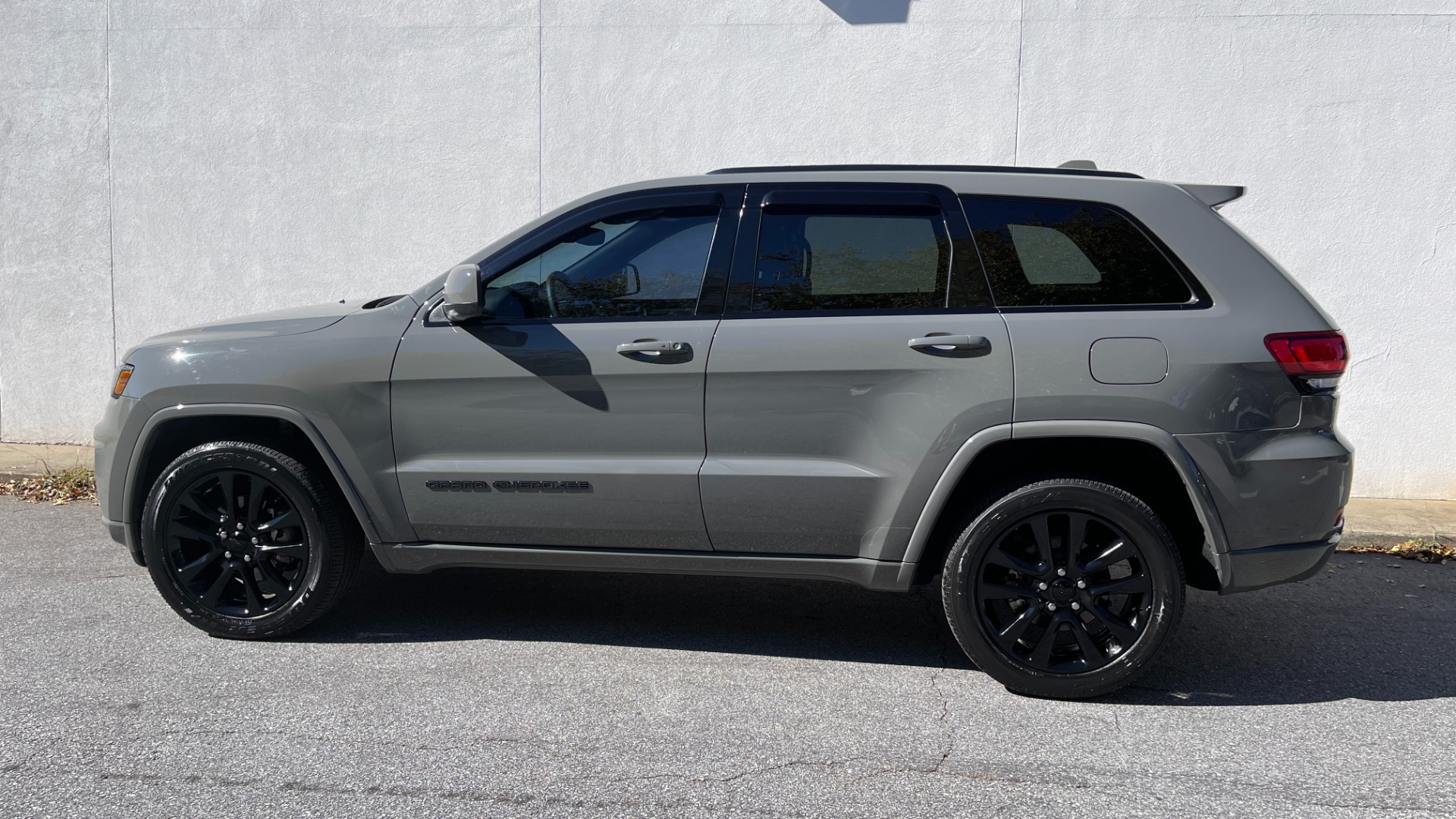 Used 2019 Jeep Grand Cherokee ALTITUDE / BLACK 20IN WHEELS / BLACK TRIM / SUNROOF / HEATED SEATS for sale Sold at Formula Imports in Charlotte NC 28227 7