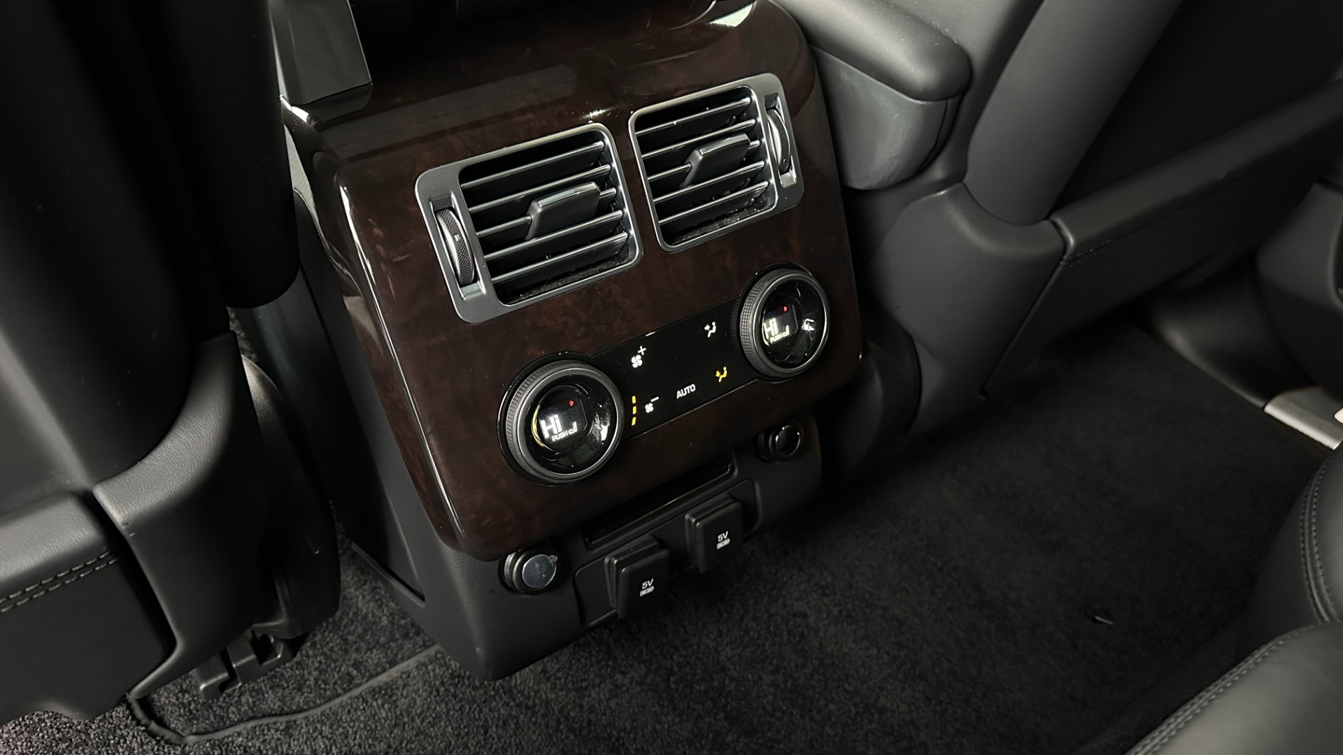 Used 2020 Land Rover Range Rover P525 HSE / DRIVE PRO PACK / 22IN WHEELS / MERIDIAN SOUND / REAR CONVENIENCE for sale $72,000 at Formula Imports in Charlotte NC 28227 18