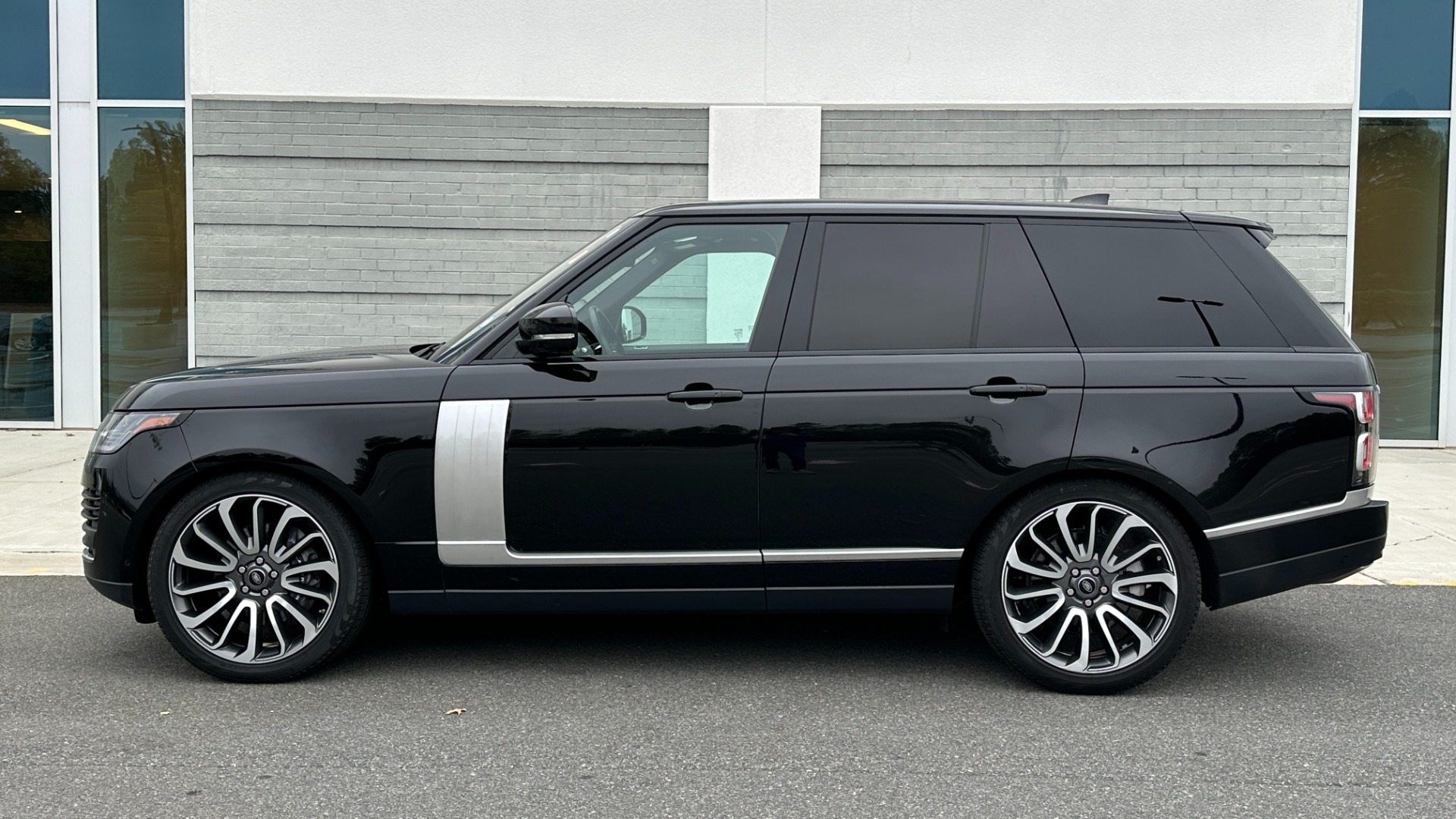 Used 2020 Land Rover Range Rover P525 HSE / DRIVE PRO PACK / ATLAS ACCENTS / 20 WAY SEATING / MERIDIAN SOUND for sale $90,995 at Formula Imports in Charlotte NC 28227 3