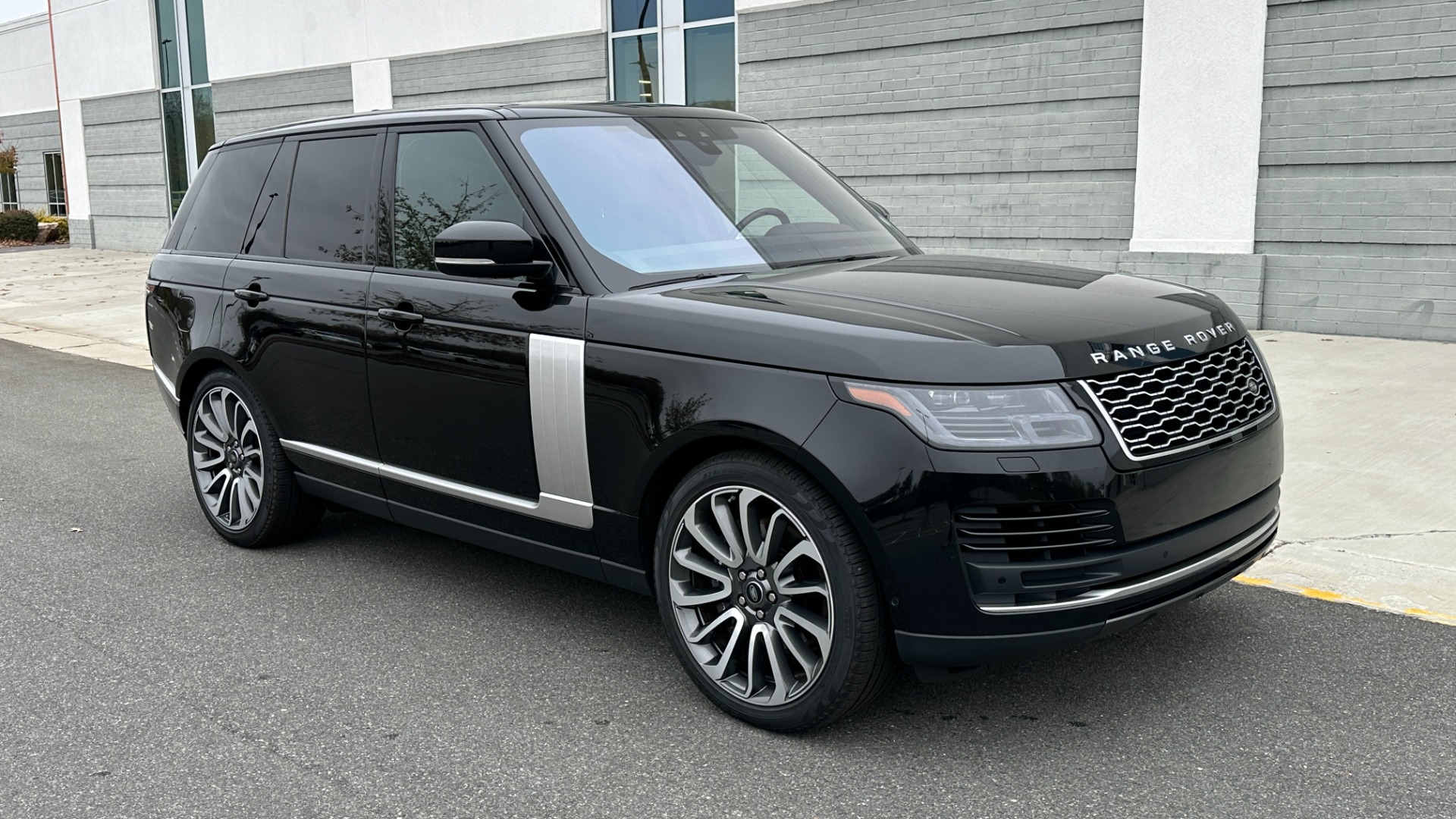 Used 2020 Land Rover Range Rover P525 HSE / DRIVE PRO PACK / 22IN WHEELS / MERIDIAN SOUND / REAR CONVENIENCE for sale $72,000 at Formula Imports in Charlotte NC 28227 5