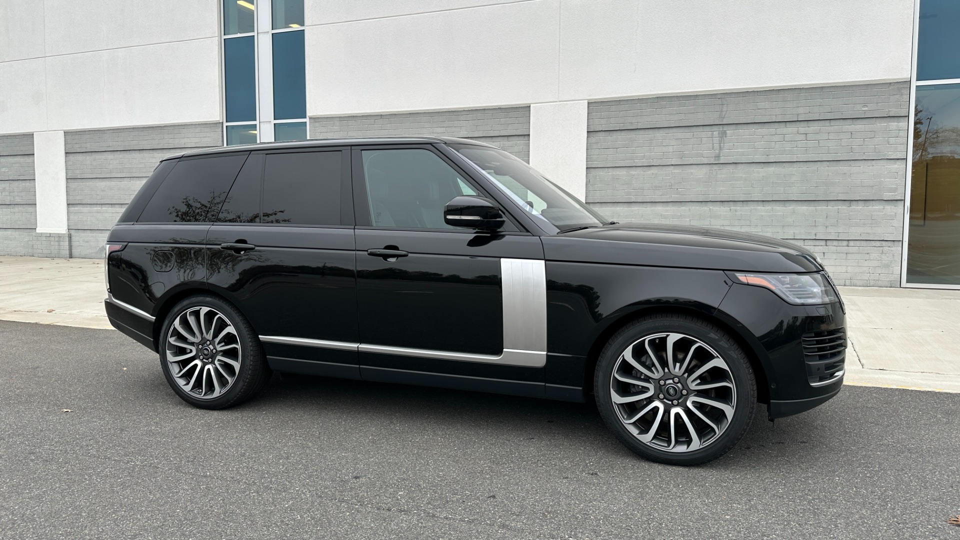 Used 2020 Land Rover Range Rover P525 HSE / DRIVE PRO PACK / ATLAS ACCENTS / 20 WAY SEATING / MERIDIAN SOUND for sale $90,995 at Formula Imports in Charlotte NC 28227 6