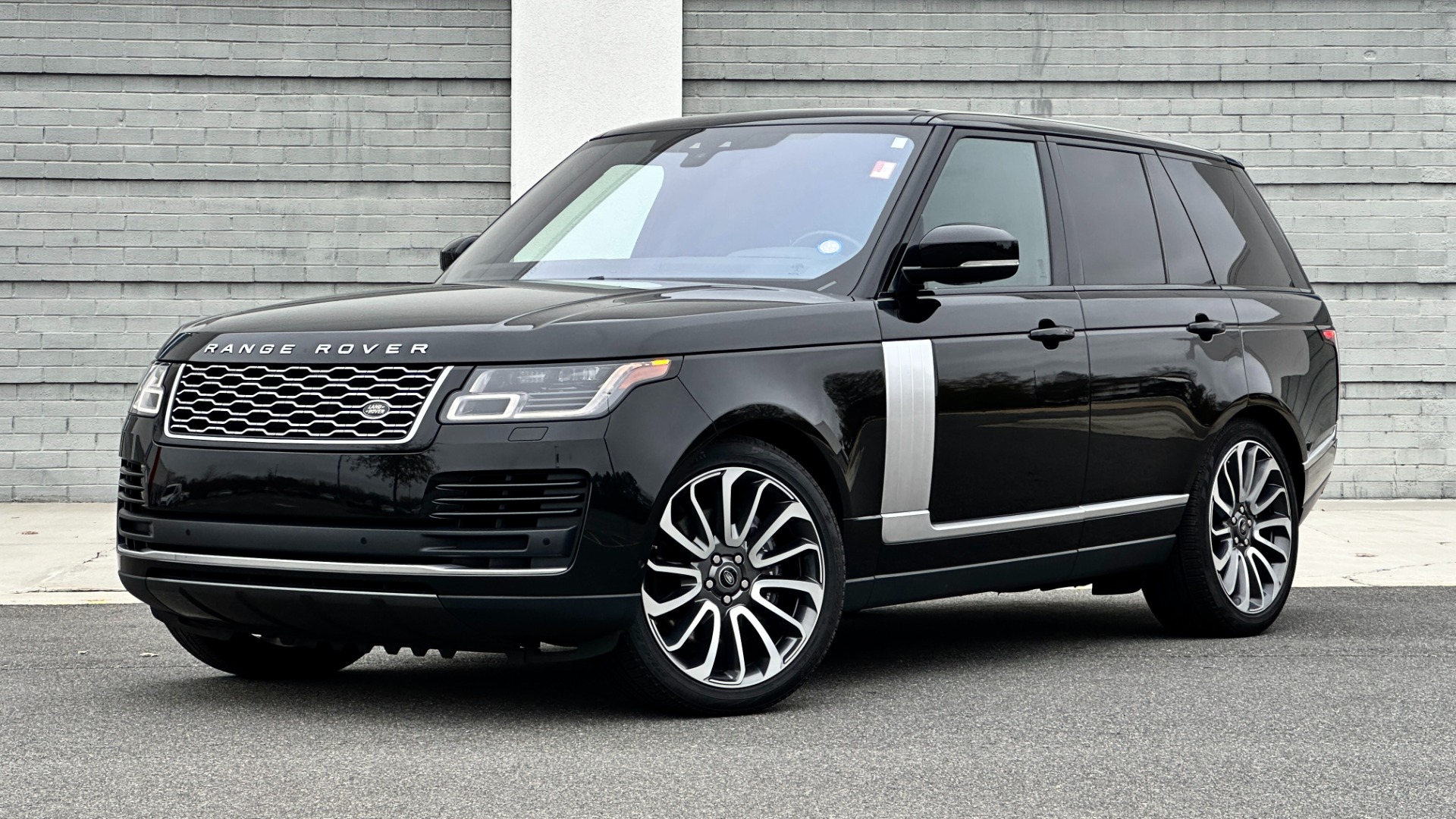 Used 2020 Land Rover Range Rover P525 HSE / DRIVE PRO PACK / ATLAS ACCENTS / 20 WAY SEATING / MERIDIAN SOUND for sale $90,995 at Formula Imports in Charlotte NC 28227 1