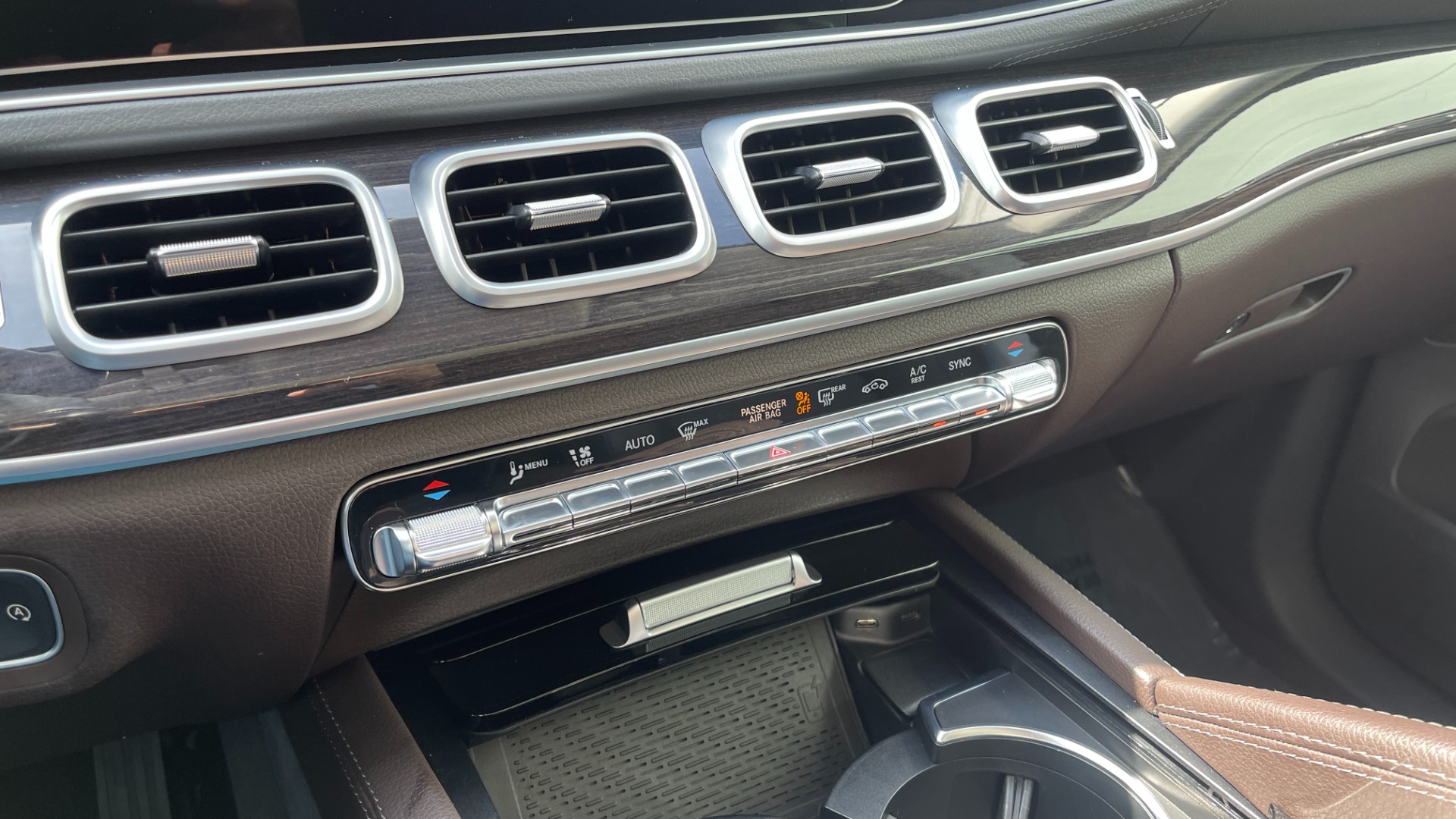 Used 2020 Mercedes-Benz GLS GLS 450 / 3 ROW / CAPTAINS CHAIRS / MASSAGE / NAV / HEADS UP DISPLAY for sale Sold at Formula Imports in Charlotte NC 28227 34