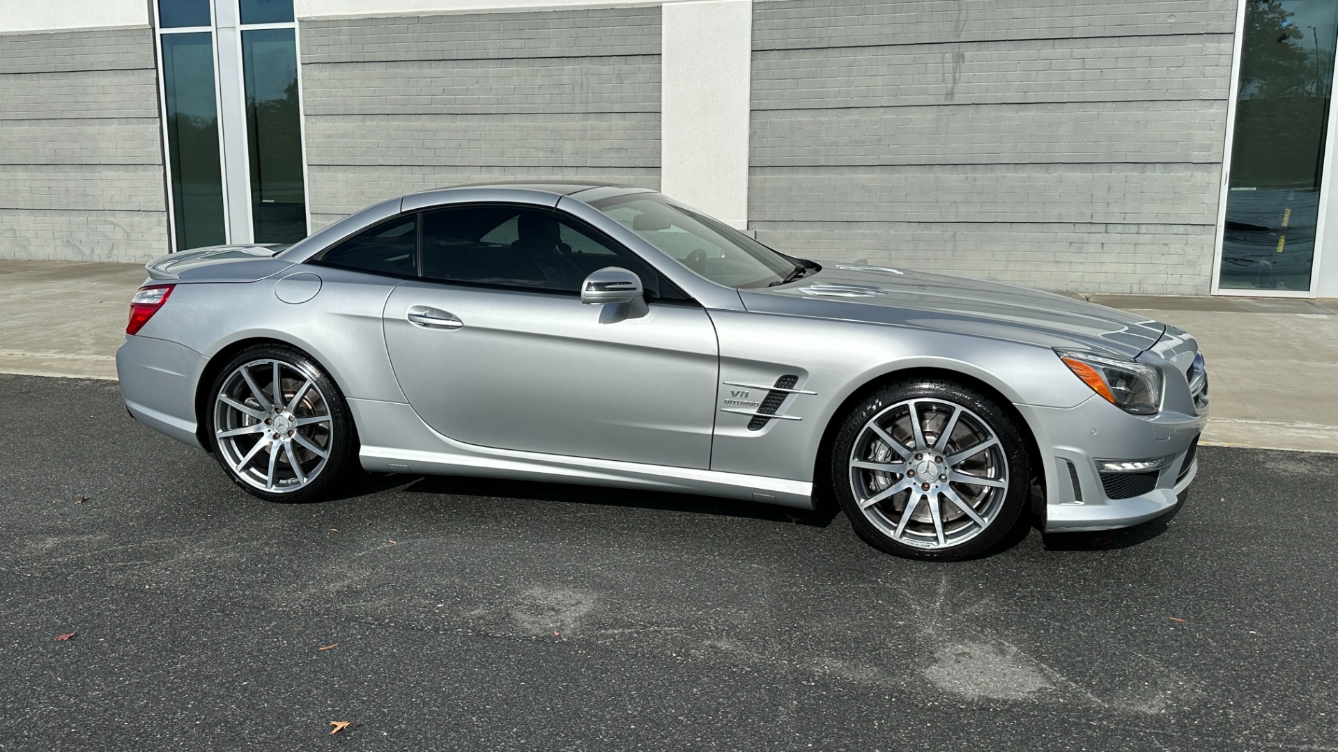 Used 2013 Mercedes-Benz SL-Class SL 63 AMG / PREMIUM 1 PACKAGE / TWIN TURBO / HARD TOP CONVERTIBLE / DRIVER  for sale $57,695 at Formula Imports in Charlotte NC 28227 5