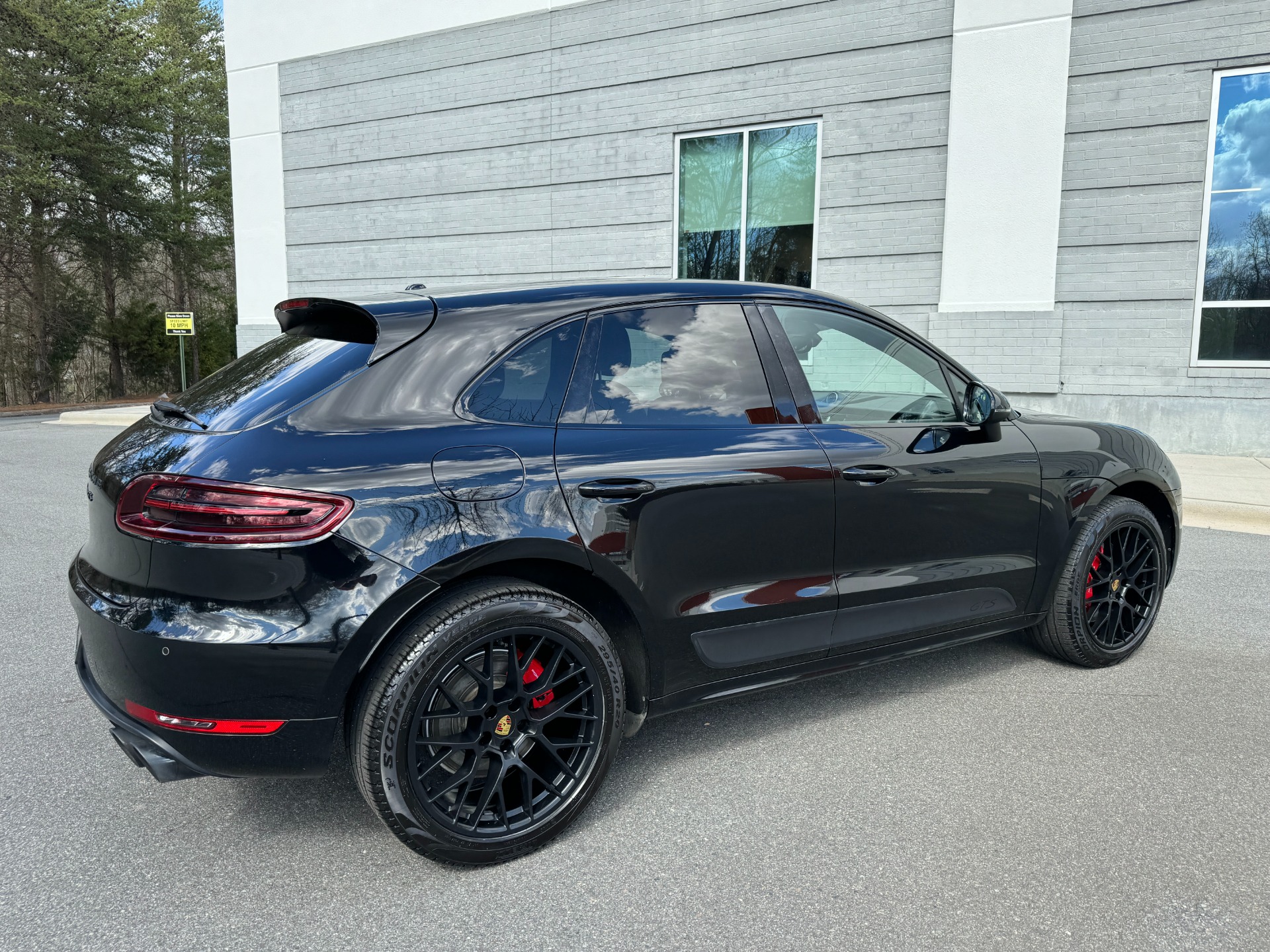 Used 2018 Porsche Macan GTS / 20IN WHEELS / PREMIUM PLUS / BOSE / SPORT SEATS for sale $53,995 at Formula Imports in Charlotte NC 28227 12
