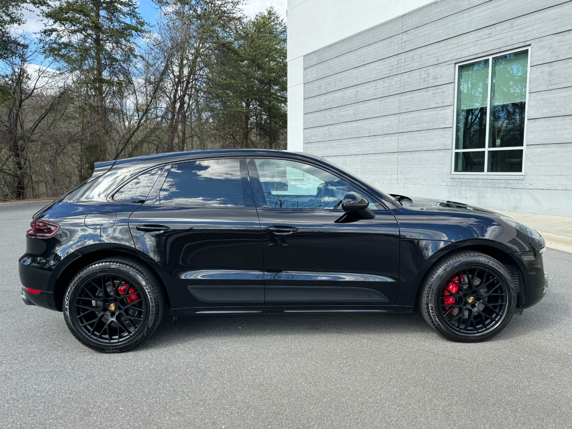 Used 2018 Porsche Macan GTS / 20IN WHEELS / PREMIUM PLUS / BOSE / SPORT SEATS for sale $53,995 at Formula Imports in Charlotte NC 28227 14