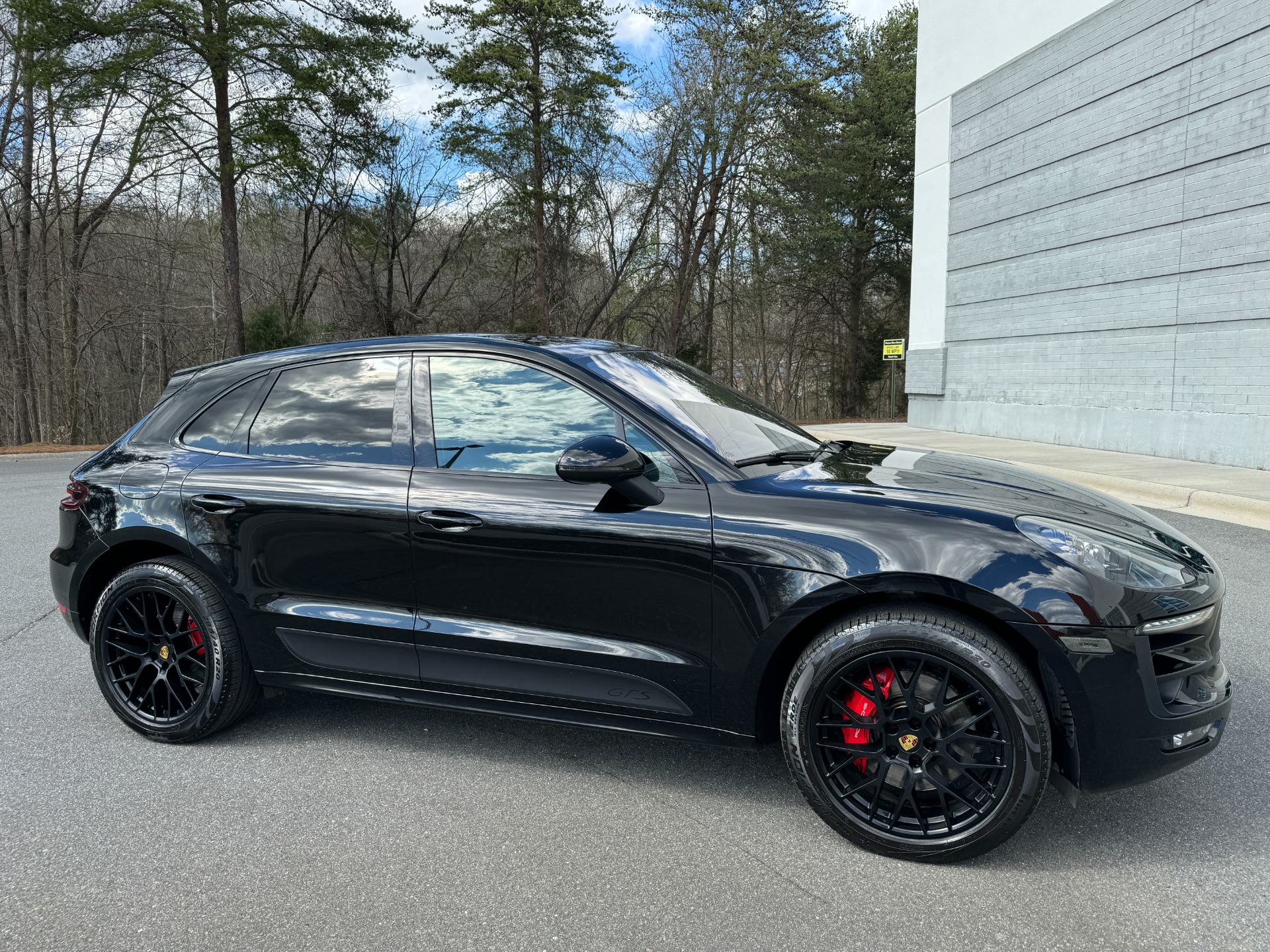 Used 2018 Porsche Macan GTS / 20IN WHEELS / PREMIUM PLUS / BOSE / SPORT SEATS for sale $53,995 at Formula Imports in Charlotte NC 28227 15