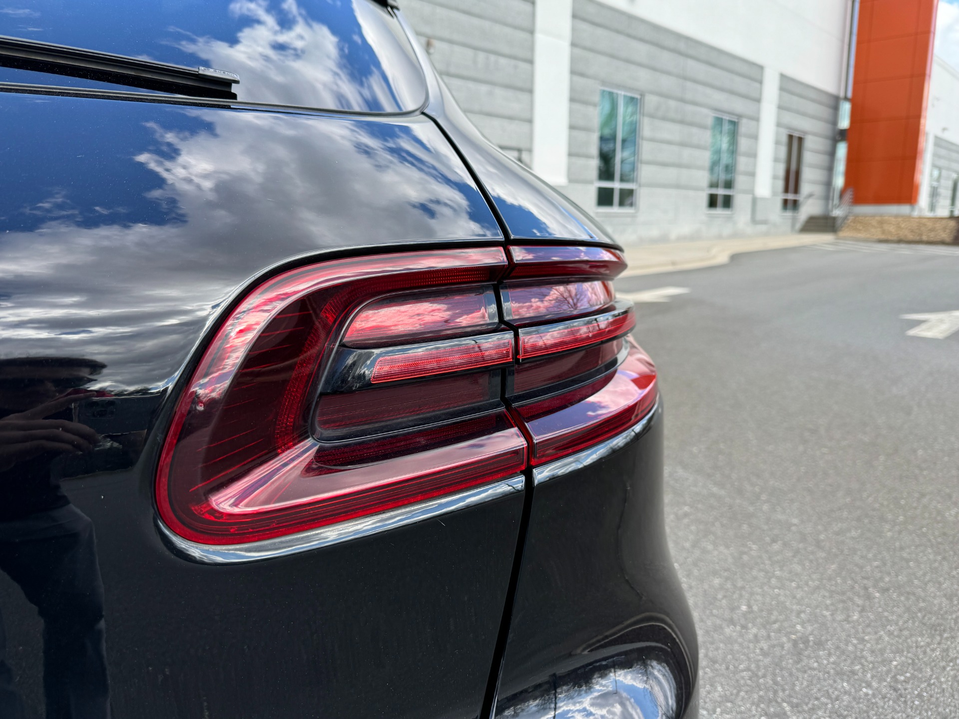 Used 2018 Porsche Macan GTS / 20IN WHEELS / PREMIUM PLUS / BOSE / SPORT SEATS for sale $53,995 at Formula Imports in Charlotte NC 28227 22