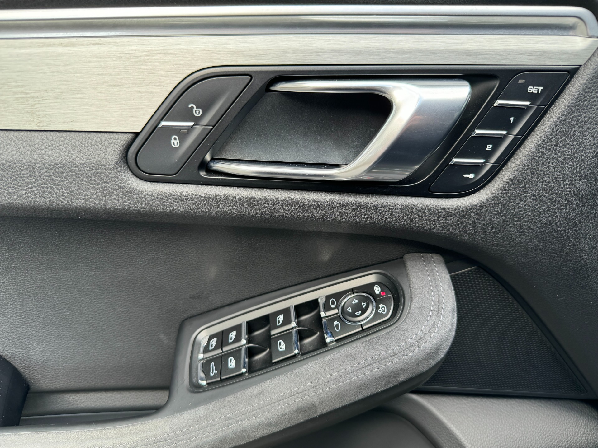 Used 2018 Porsche Macan GTS / 20IN WHEELS / PREMIUM PLUS / BOSE / SPORT SEATS for sale $53,995 at Formula Imports in Charlotte NC 28227 24