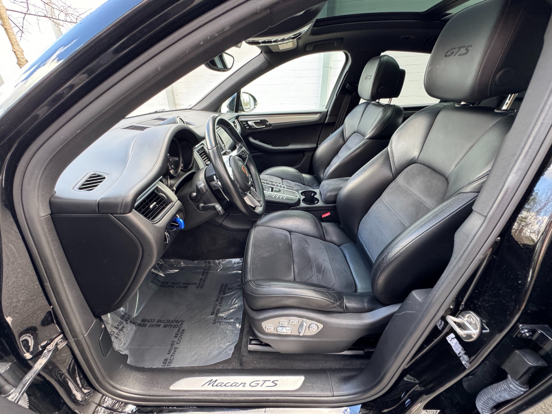 Used 2018 Porsche Macan GTS / 20IN WHEELS / PREMIUM PLUS / BOSE / SPORT SEATS for sale $53,995 at Formula Imports in Charlotte NC 28227 25