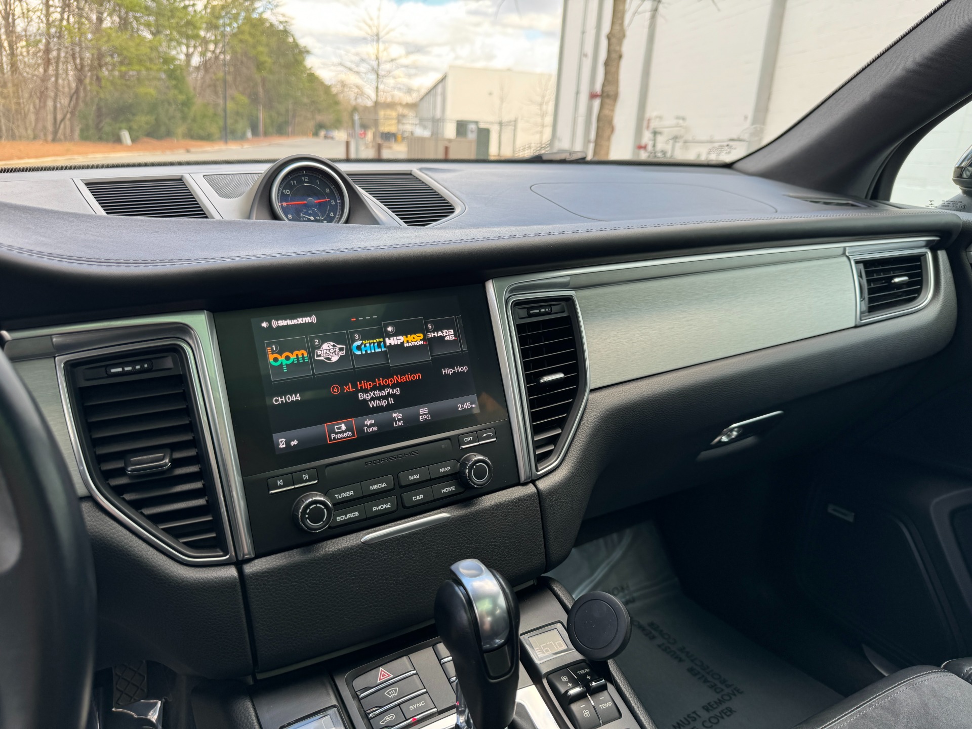 Used 2018 Porsche Macan GTS / 20IN WHEELS / PREMIUM PLUS / BOSE / SPORT SEATS for sale $53,995 at Formula Imports in Charlotte NC 28227 34