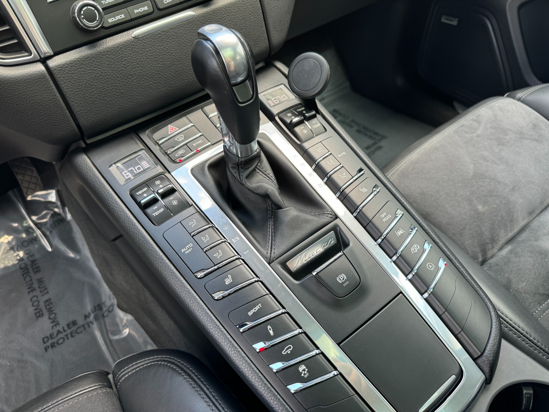 Used 2018 Porsche Macan GTS / 20IN WHEELS / PREMIUM PLUS / BOSE / SPORT SEATS for sale $53,995 at Formula Imports in Charlotte NC 28227 39