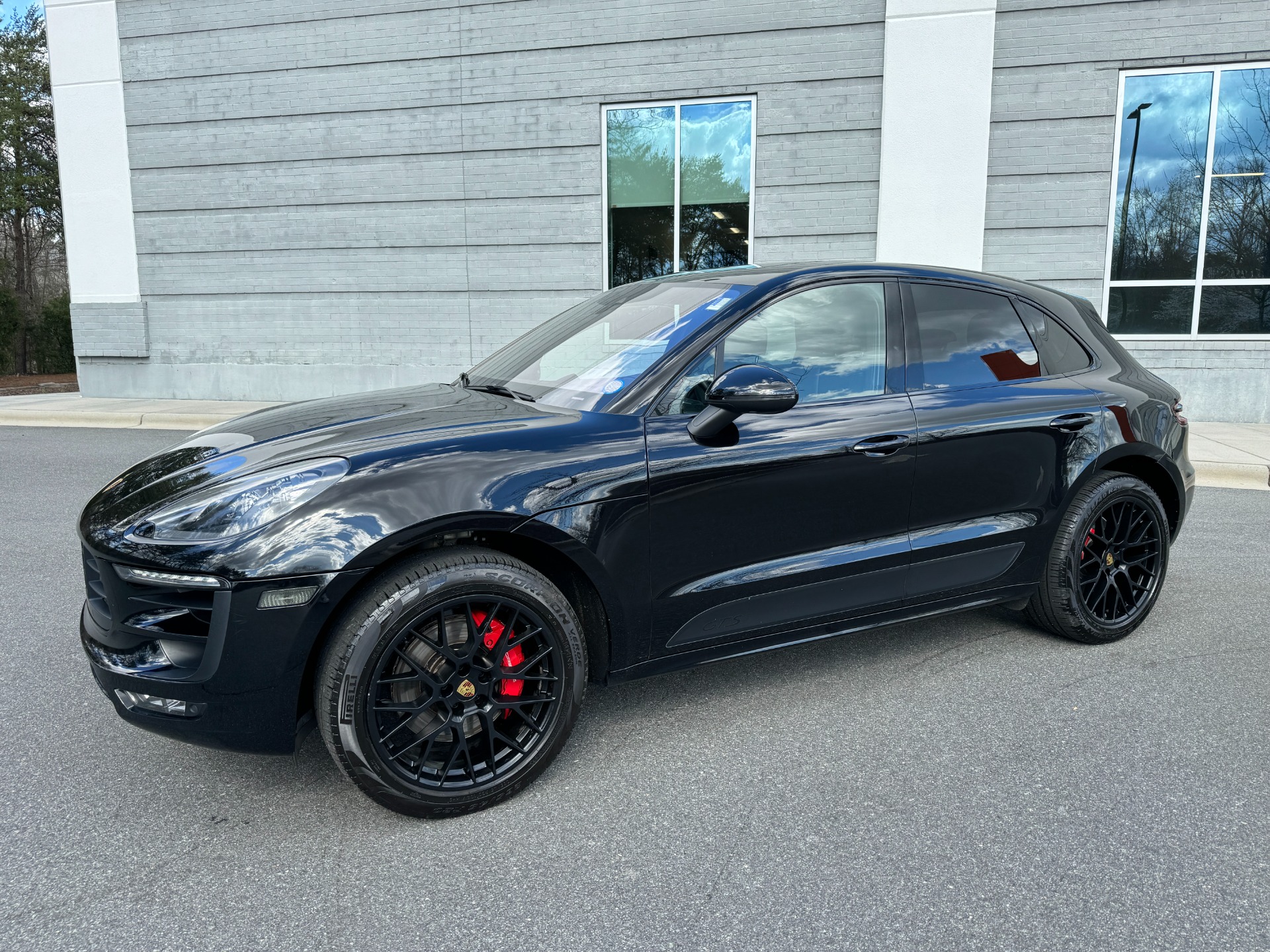 Used 2018 Porsche Macan GTS / 20IN WHEELS / PREMIUM PLUS / BOSE / SPORT SEATS for sale $53,995 at Formula Imports in Charlotte NC 28227 4