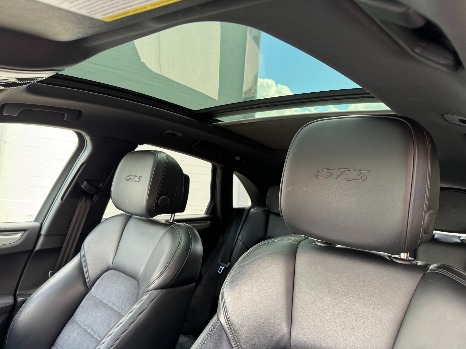 Used 2018 Porsche Macan GTS / 20IN WHEELS / PREMIUM PLUS / BOSE / SPORT SEATS for sale $53,995 at Formula Imports in Charlotte NC 28227 43
