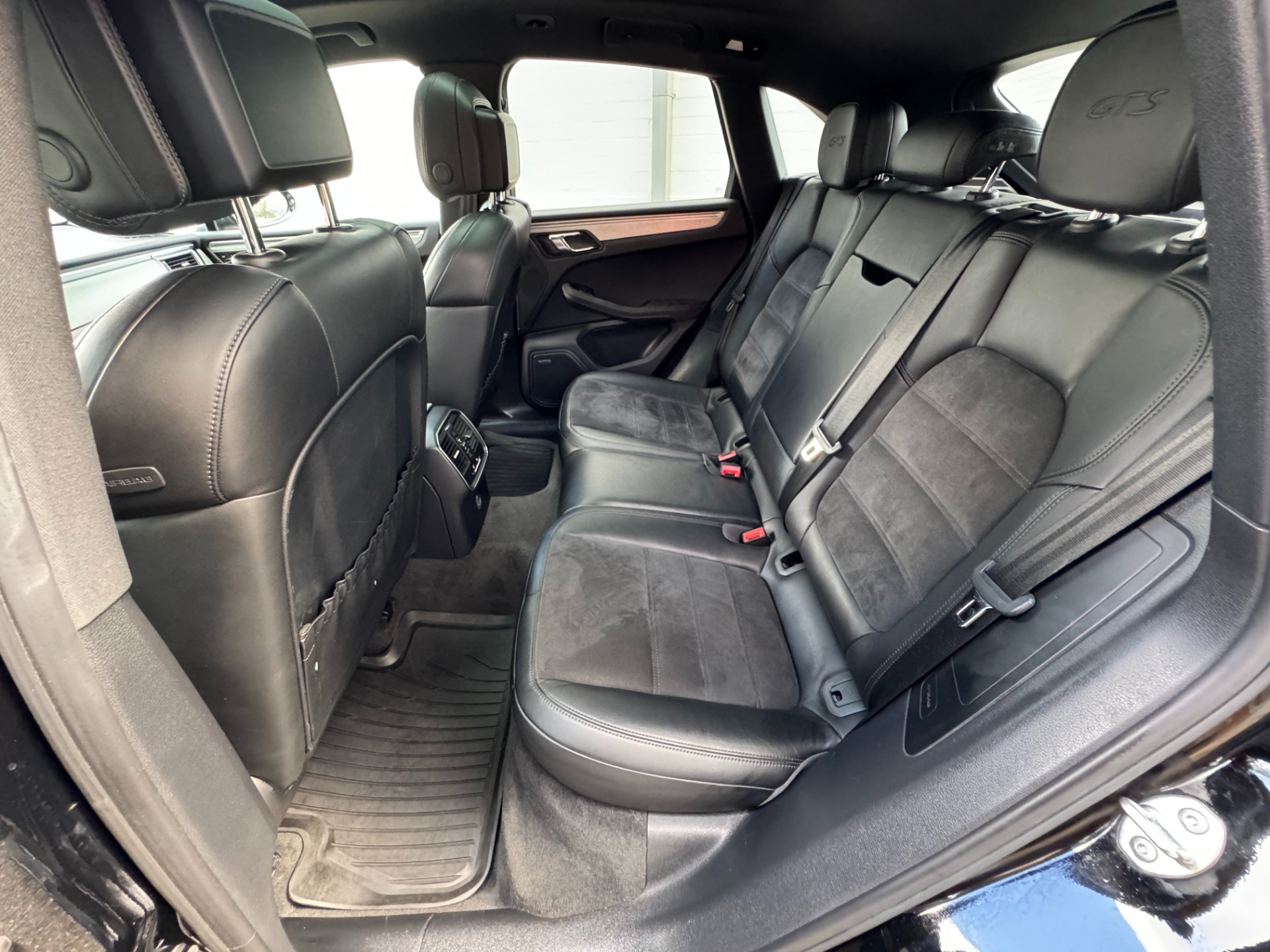 Used 2018 Porsche Macan GTS / 20IN WHEELS / PREMIUM PLUS / BOSE / SPORT SEATS for sale $53,995 at Formula Imports in Charlotte NC 28227 45