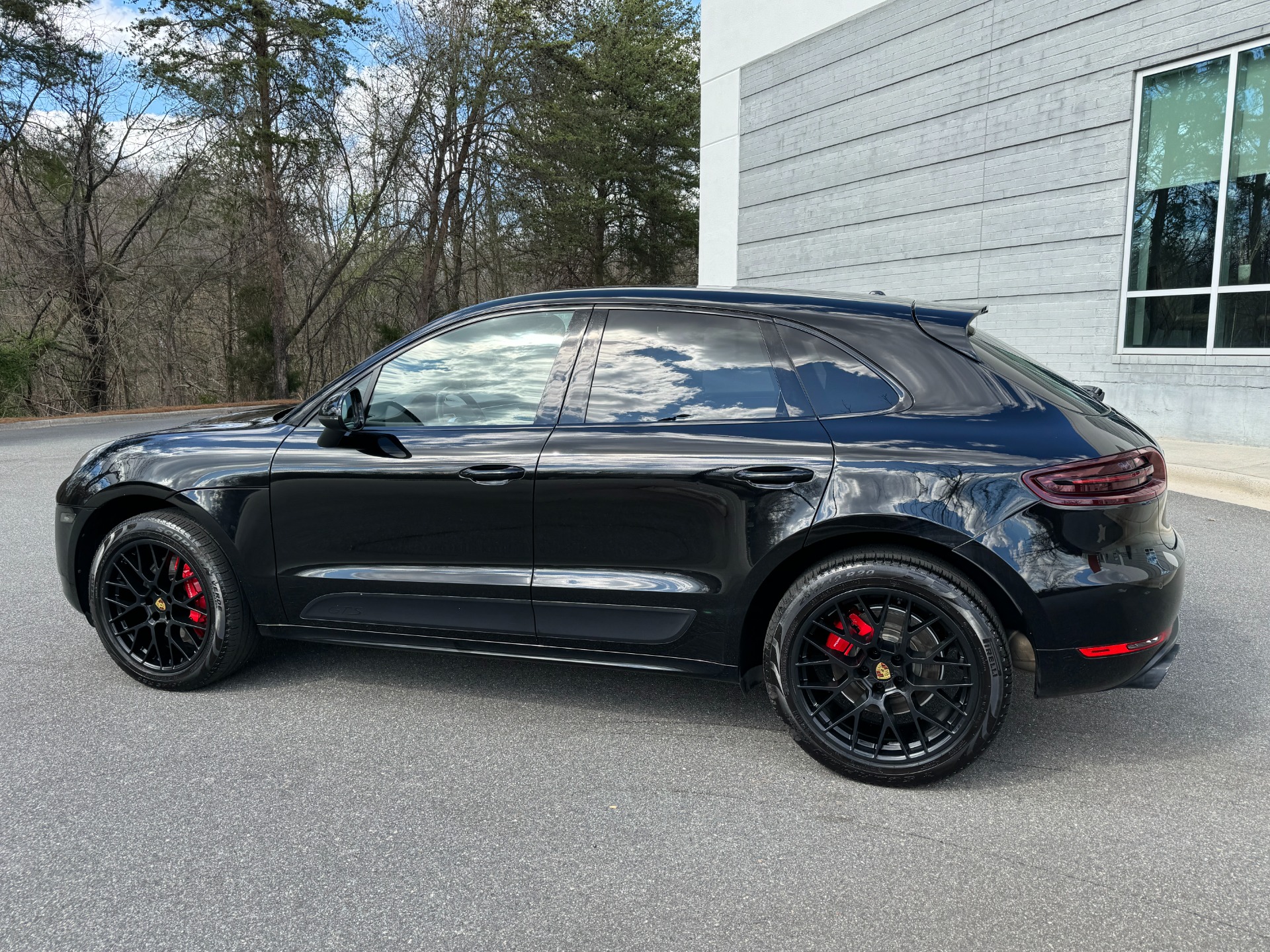 Used 2018 Porsche Macan GTS / 20IN WHEELS / PREMIUM PLUS / BOSE / SPORT SEATS for sale $53,995 at Formula Imports in Charlotte NC 28227 7