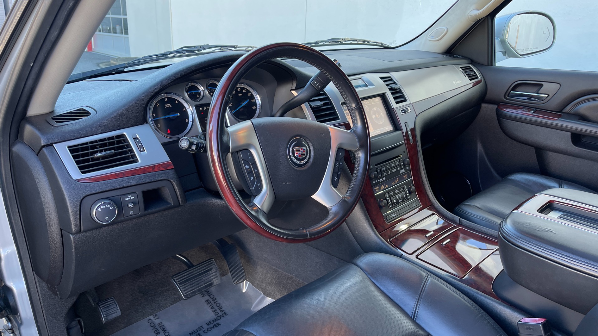 Used 2013 Cadillac Escalade PREMIUM / NAVIGATION / LEATHER / 3 ROW / AWD / LED LIGHTS for sale $25,599 at Formula Imports in Charlotte NC 28227 10