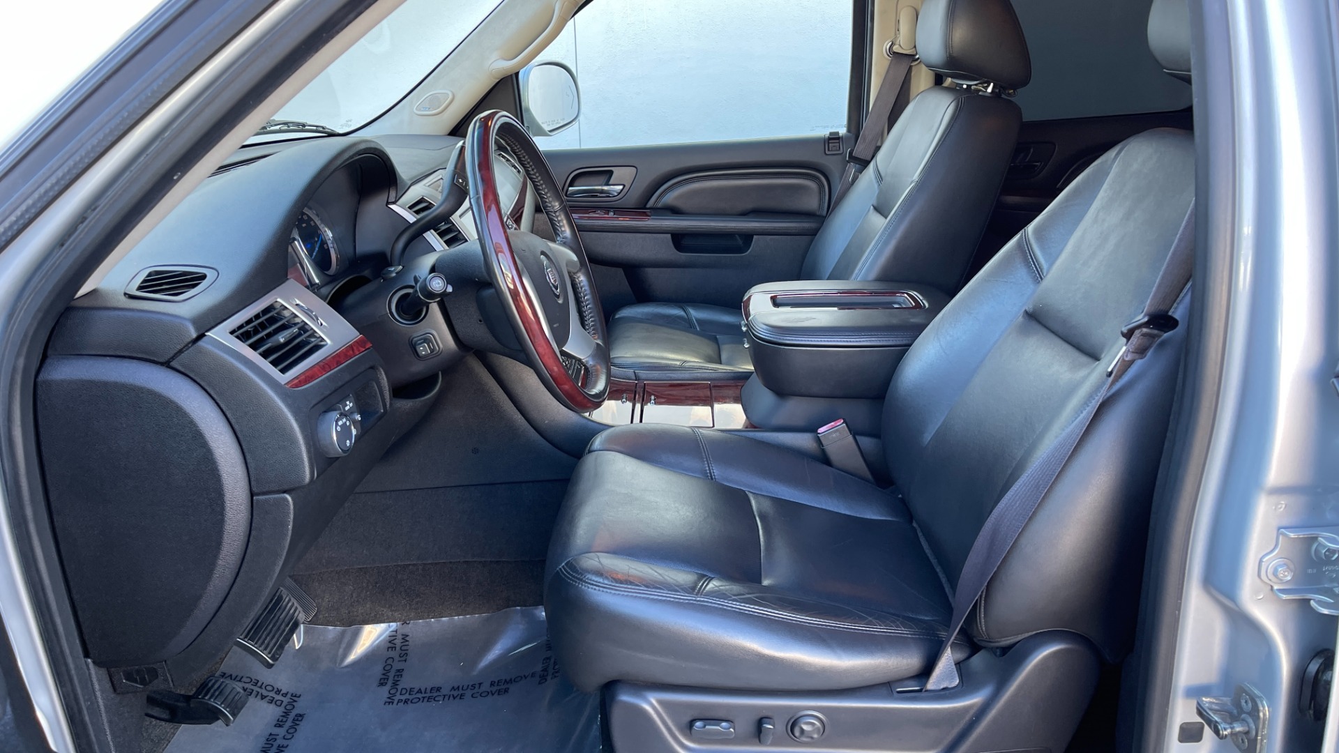 Used 2013 Cadillac Escalade PREMIUM / NAVIGATION / LEATHER / 3 ROW / AWD / LED LIGHTS for sale $25,599 at Formula Imports in Charlotte NC 28227 11