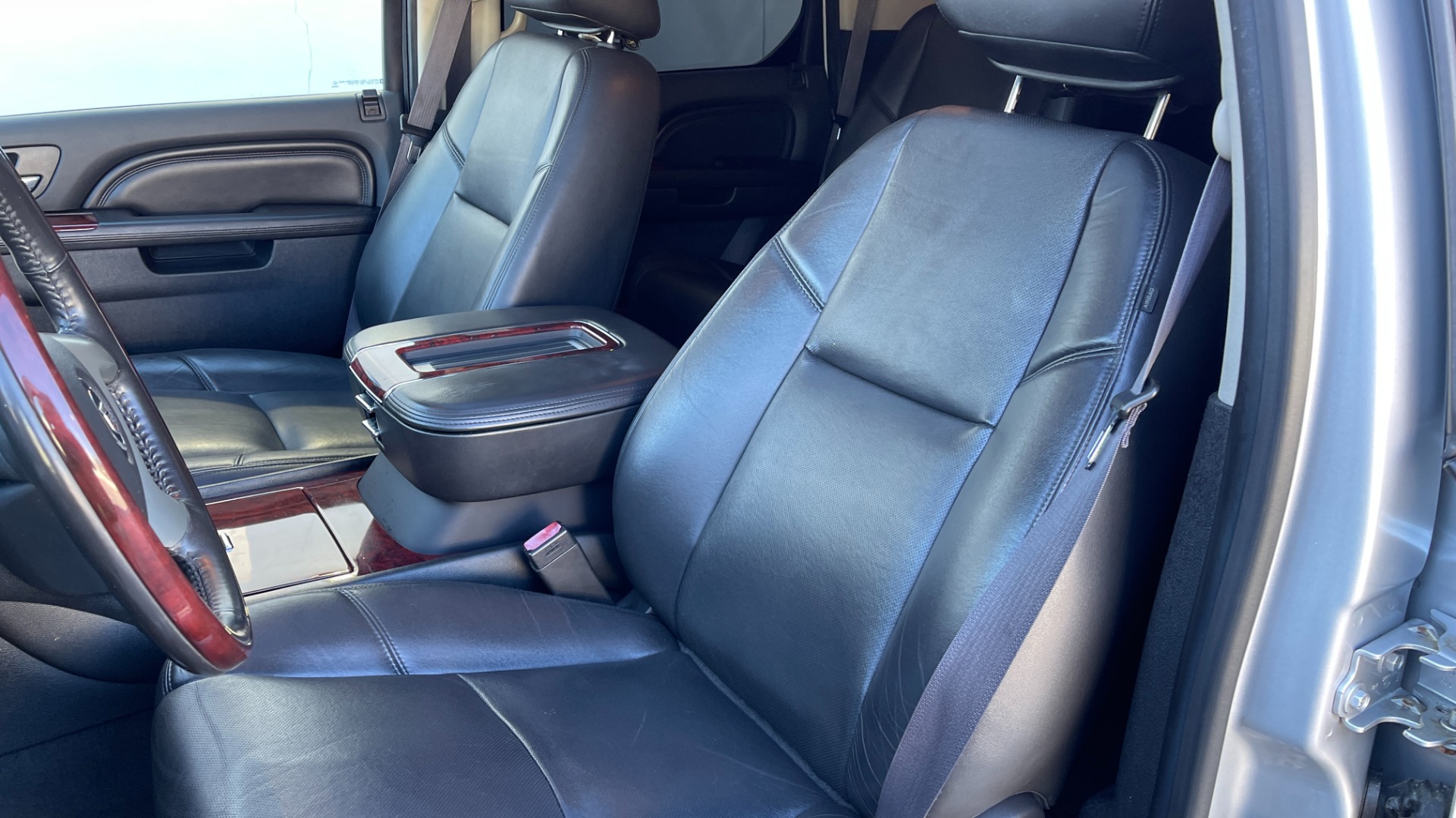 Used 2013 Cadillac Escalade PREMIUM / NAVIGATION / LEATHER / 3 ROW / AWD / LED LIGHTS for sale $25,599 at Formula Imports in Charlotte NC 28227 12
