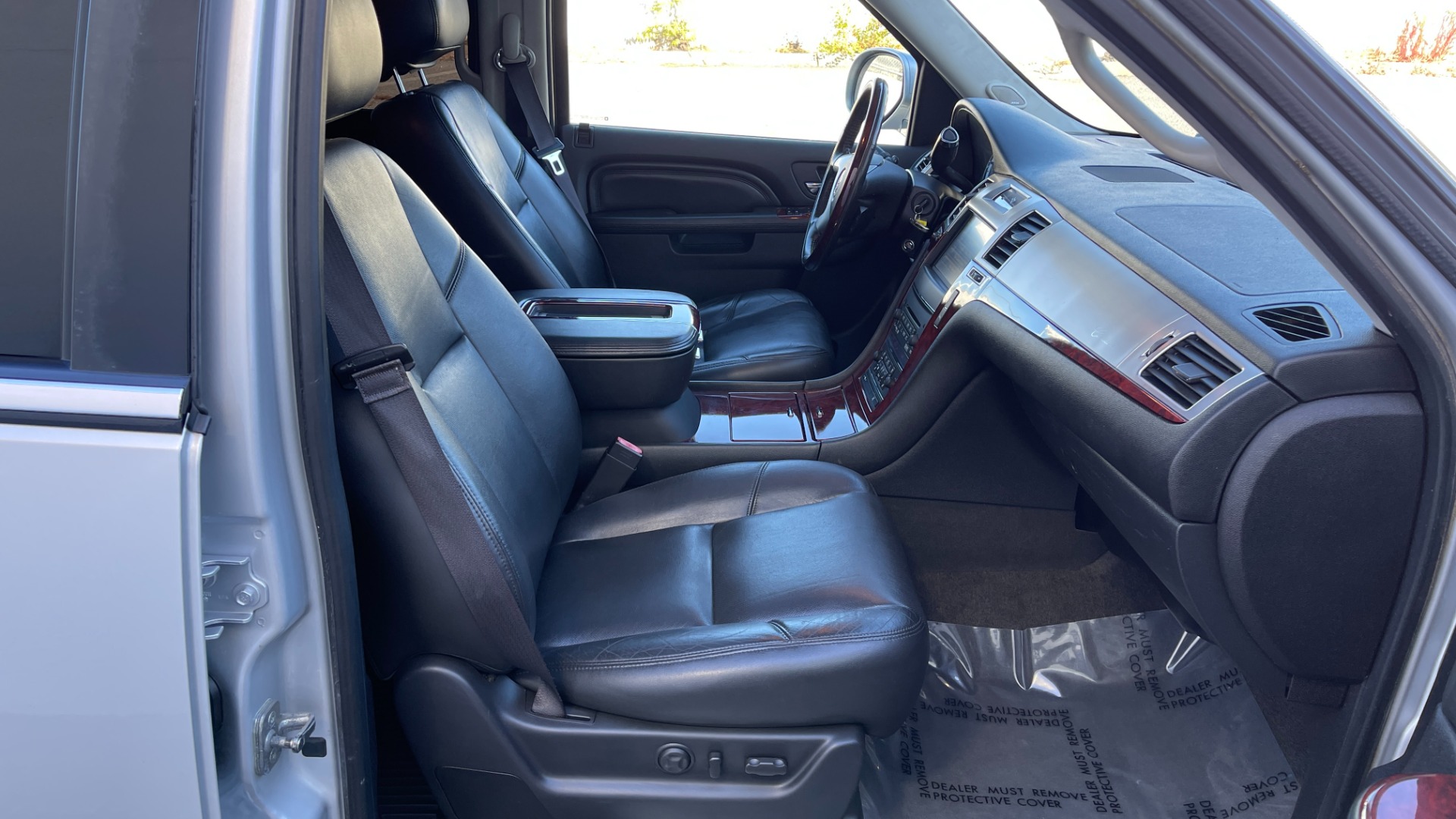 Used 2013 Cadillac Escalade PREMIUM / NAVIGATION / LEATHER / 3 ROW / AWD / LED LIGHTS for sale $25,599 at Formula Imports in Charlotte NC 28227 16