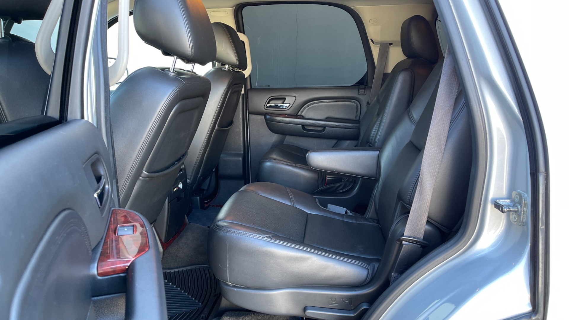 Used 2013 Cadillac Escalade PREMIUM / NAVIGATION / LEATHER / 3 ROW / AWD / LED LIGHTS for sale $25,599 at Formula Imports in Charlotte NC 28227 17