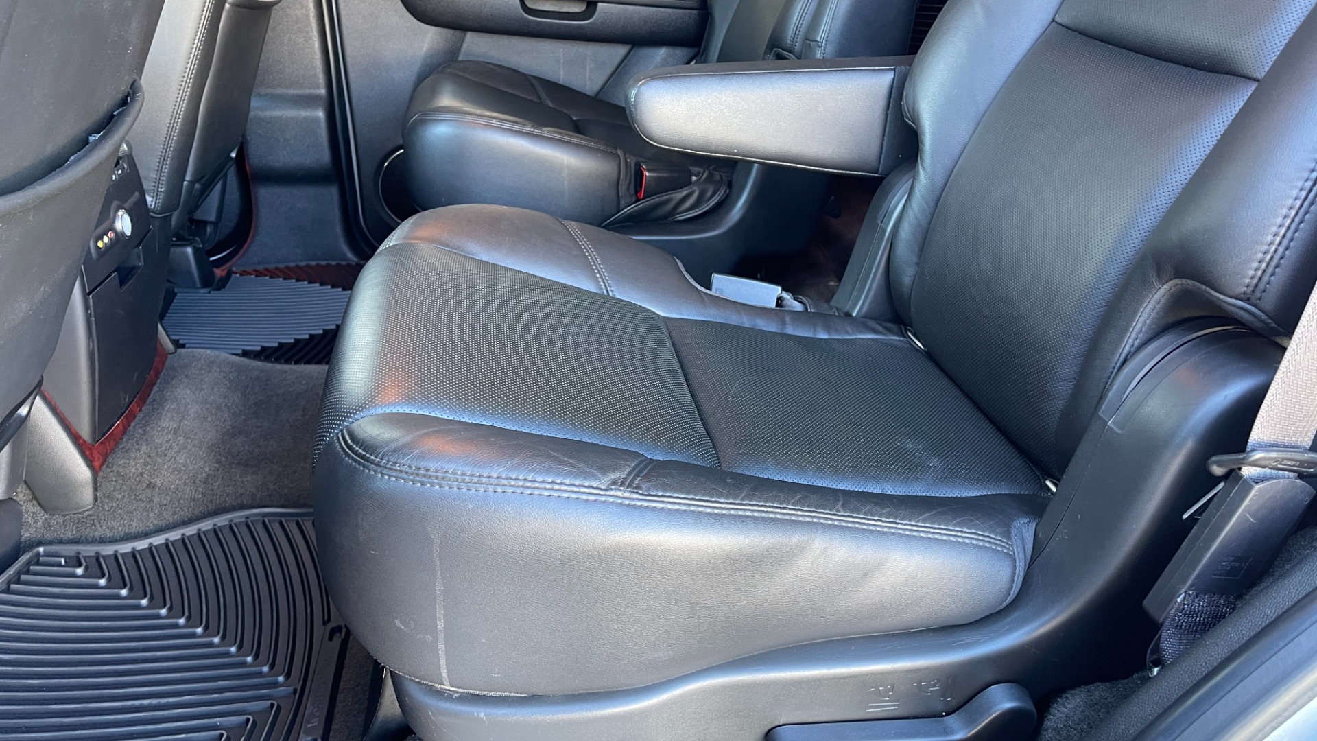 Used 2013 Cadillac Escalade PREMIUM / NAVIGATION / LEATHER / 3 ROW / AWD / LED LIGHTS for sale $25,599 at Formula Imports in Charlotte NC 28227 19