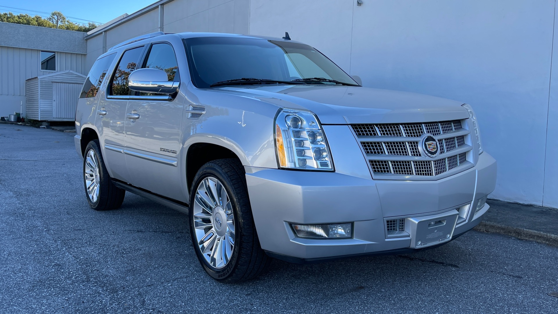 Used 2013 Cadillac Escalade PREMIUM / NAVIGATION / LEATHER / 3 ROW / AWD / LED LIGHTS for sale $25,599 at Formula Imports in Charlotte NC 28227 2