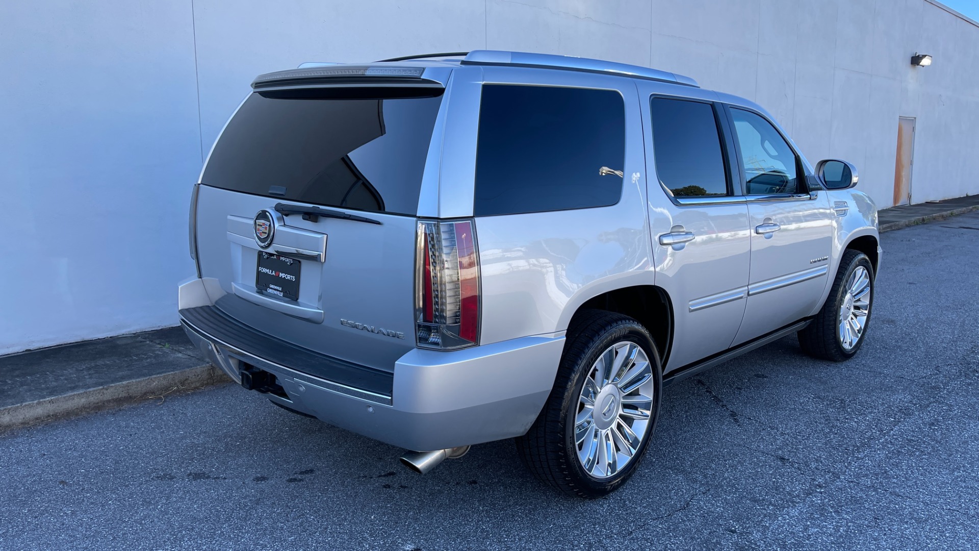 Used 2013 Cadillac Escalade PREMIUM / NAVIGATION / LEATHER / 3 ROW / AWD / LED LIGHTS for sale $25,599 at Formula Imports in Charlotte NC 28227 3