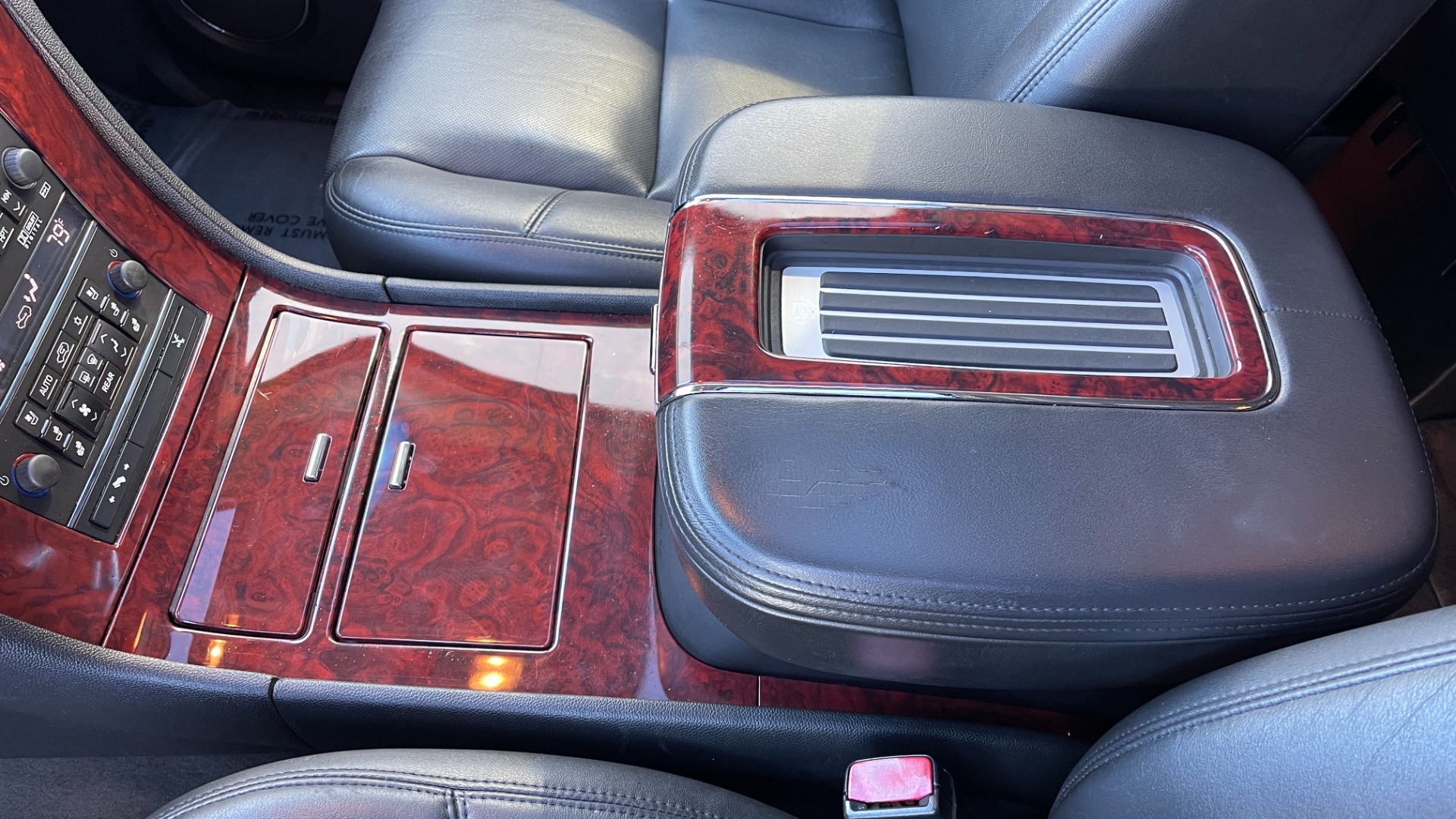 Used 2013 Cadillac Escalade PREMIUM / NAVIGATION / LEATHER / 3 ROW / AWD / LED LIGHTS for sale $25,599 at Formula Imports in Charlotte NC 28227 35