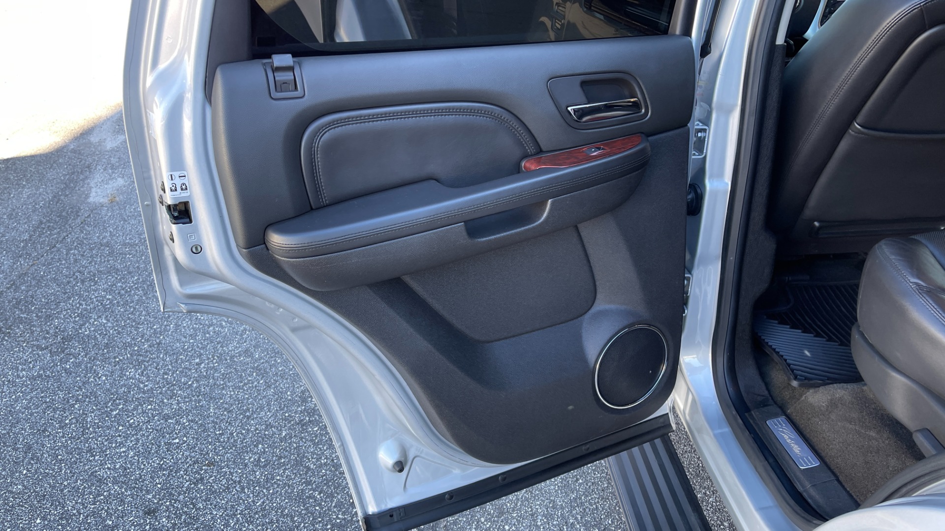 Used 2013 Cadillac Escalade PREMIUM / NAVIGATION / LEATHER / 3 ROW / AWD / LED LIGHTS for sale $25,599 at Formula Imports in Charlotte NC 28227 39