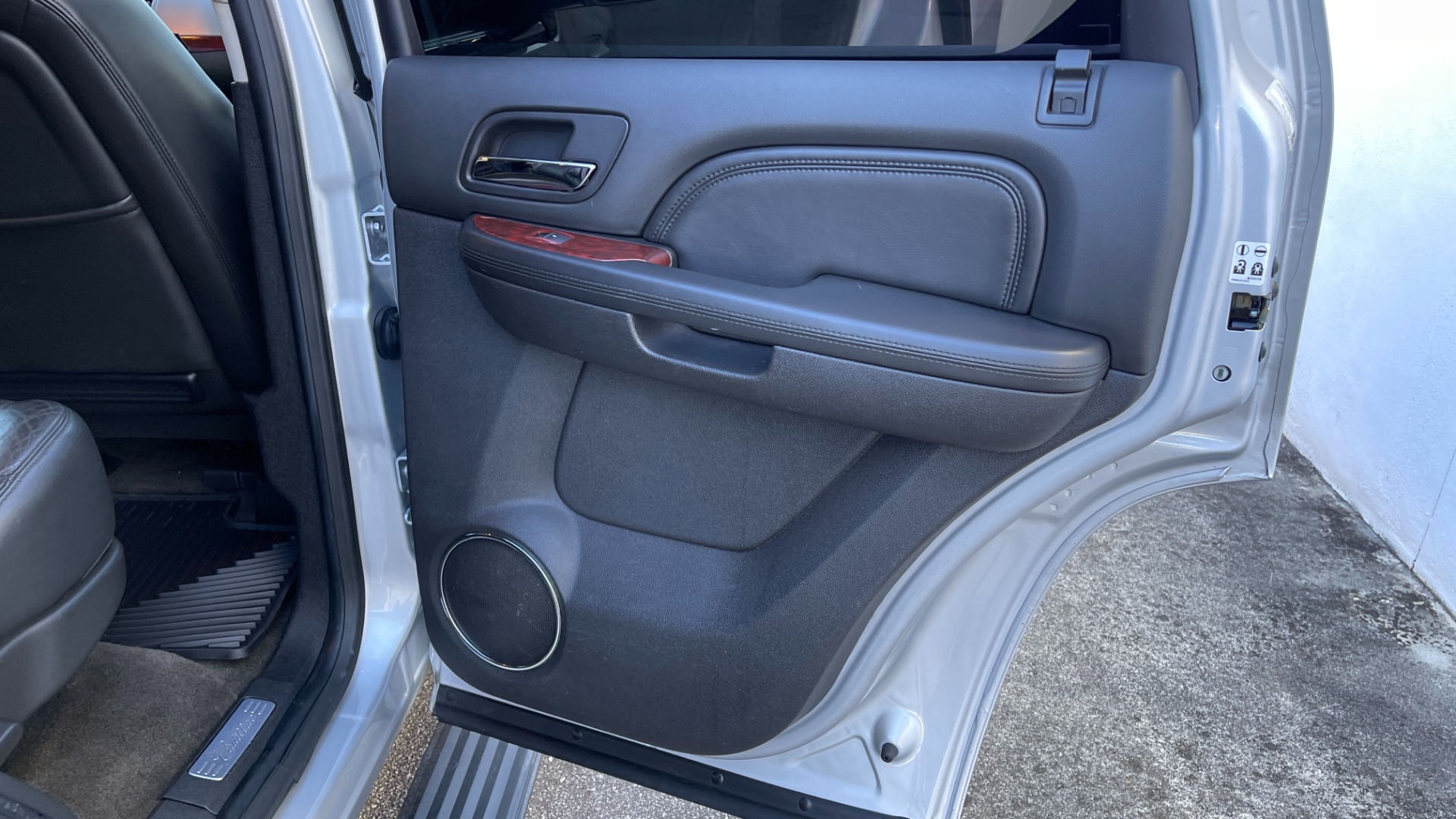 Used 2013 Cadillac Escalade PREMIUM / NAVIGATION / LEATHER / 3 ROW / AWD / LED LIGHTS for sale $25,599 at Formula Imports in Charlotte NC 28227 41