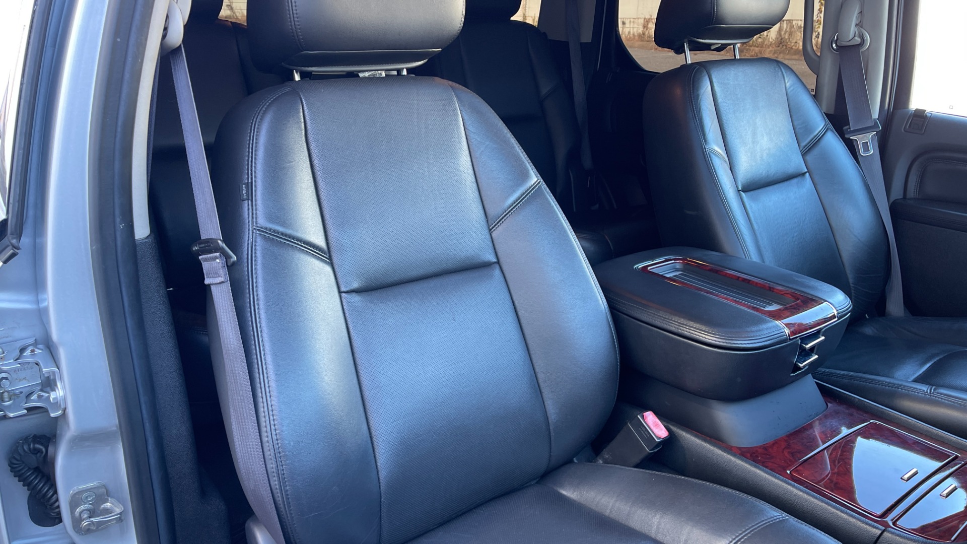 Used 2013 Cadillac Escalade PREMIUM / NAVIGATION / LEATHER / 3 ROW / AWD / LED LIGHTS for sale $25,599 at Formula Imports in Charlotte NC 28227 43
