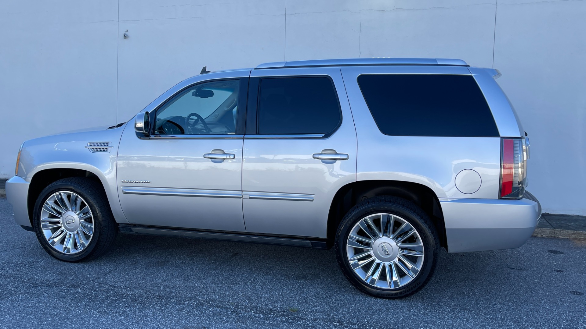 Used 2013 Cadillac Escalade PREMIUM / NAVIGATION / LEATHER / 3 ROW / AWD / LED LIGHTS for sale $25,599 at Formula Imports in Charlotte NC 28227 6