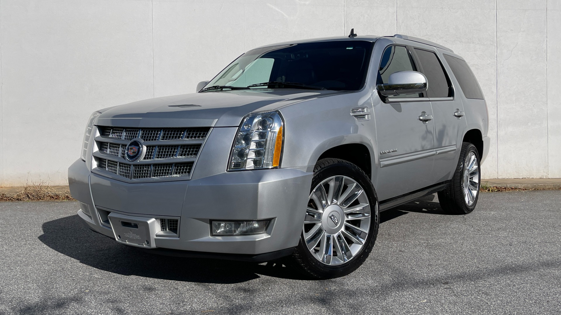 Used 2013 Cadillac Escalade PREMIUM / NAVIGATION / LEATHER / 3 ROW / AWD / LED LIGHTS for sale $25,599 at Formula Imports in Charlotte NC 28227 1