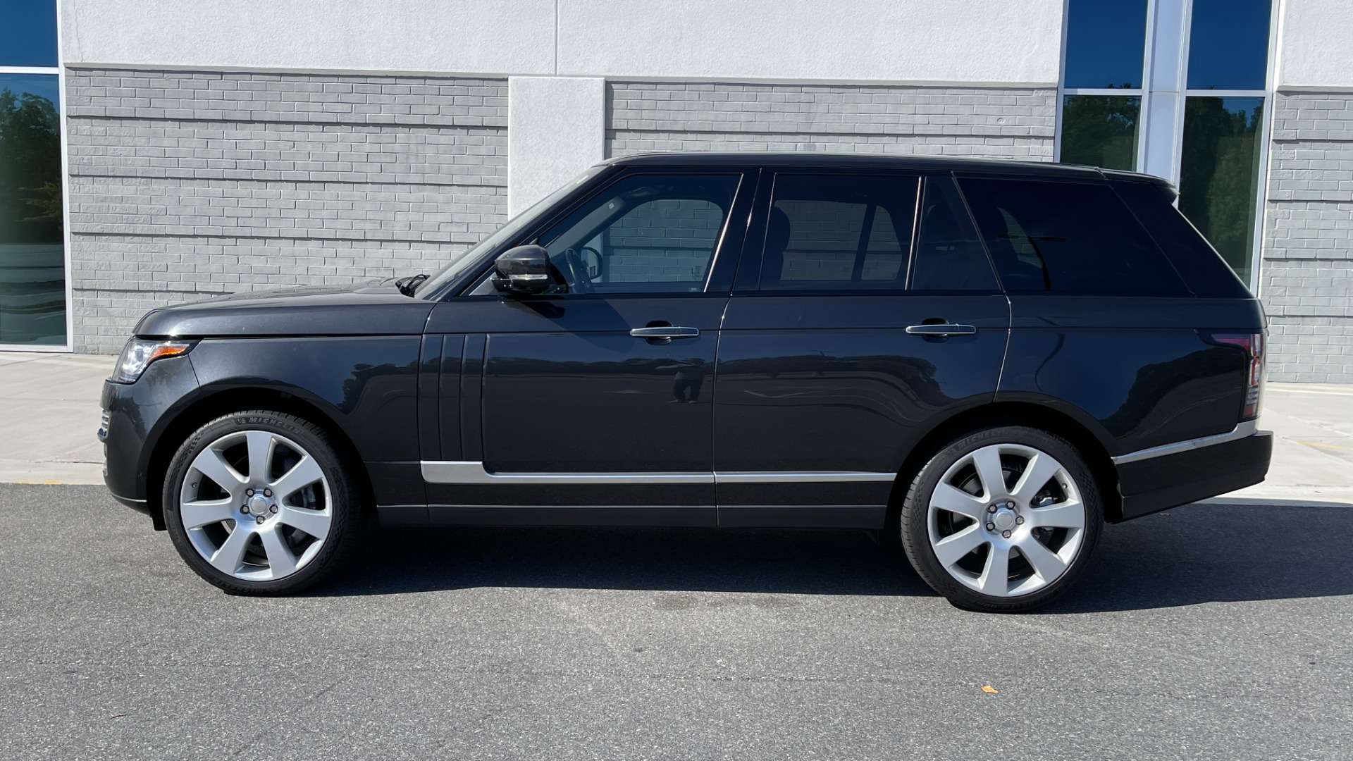 Used 2014 Land Rover Range Rover Supercharged Autobiography / 22IN WHEELS / PREMIUM PAINT / MASSAGE for sale $42,975 at Formula Imports in Charlotte NC 28227 4