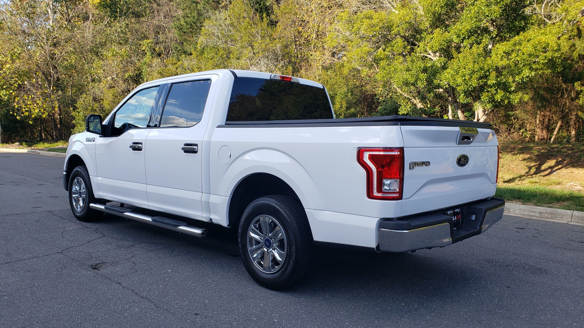 Used 2017 Ford F-150 XLT 4x2 SUPERCREW / V6 / AUTO / 145 WB / 5.6 BED for sale Sold at Formula Imports in Charlotte NC 28227 3