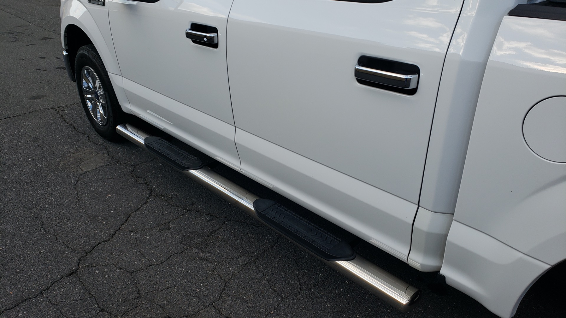 Used 2017 Ford F-150 XLT 4x2 SUPERCREW / V6 / AUTO / 145 WB / 5.6 BED for sale Sold at Formula Imports in Charlotte NC 28227 4
