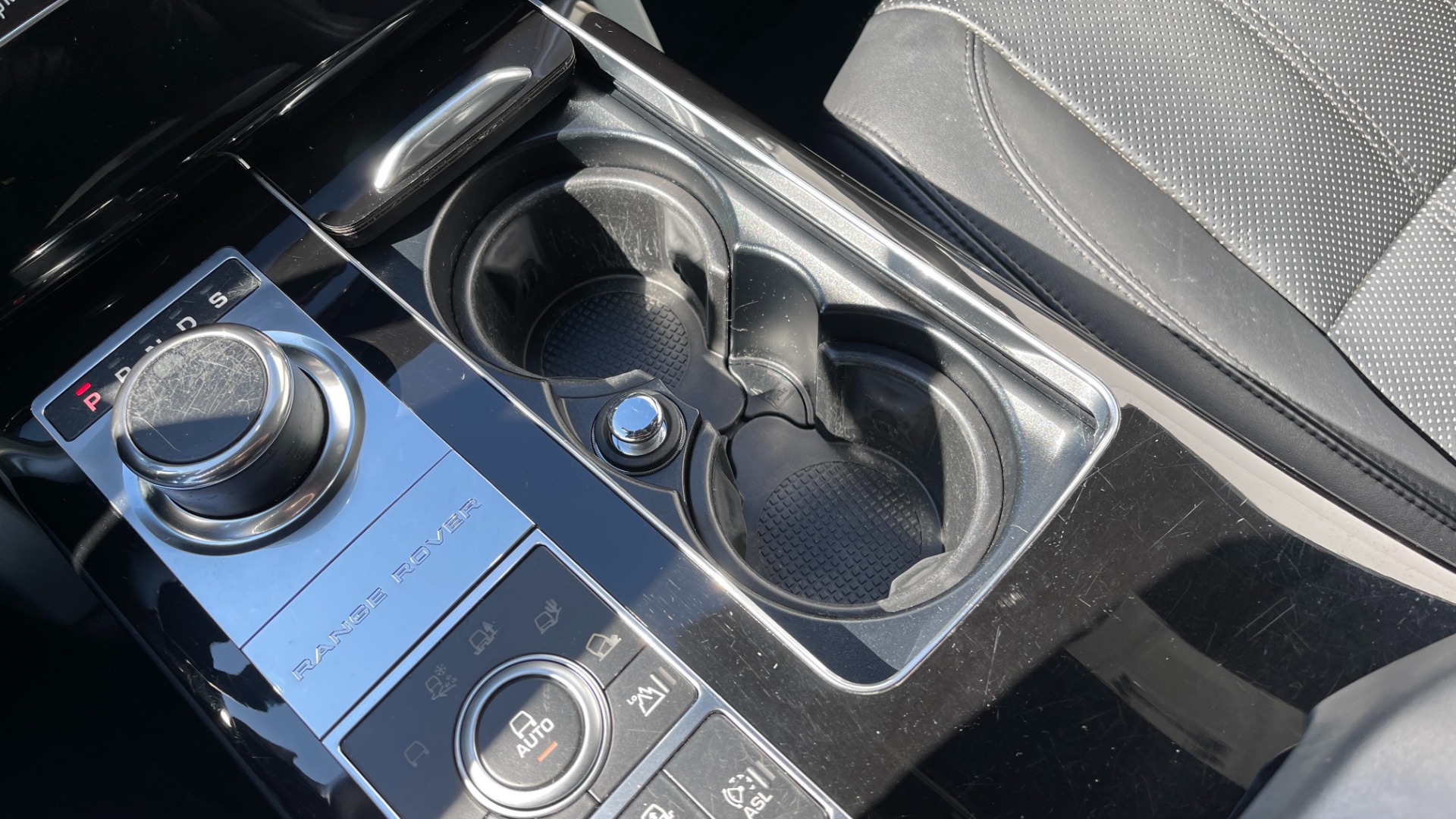 Used 2013 Land Rover Range Rover HSE / 22IN WHEELS / CLIMATE PACKAGE / SOFT CLOSE / VISION ASSIST for sale Sold at Formula Imports in Charlotte NC 28227 14