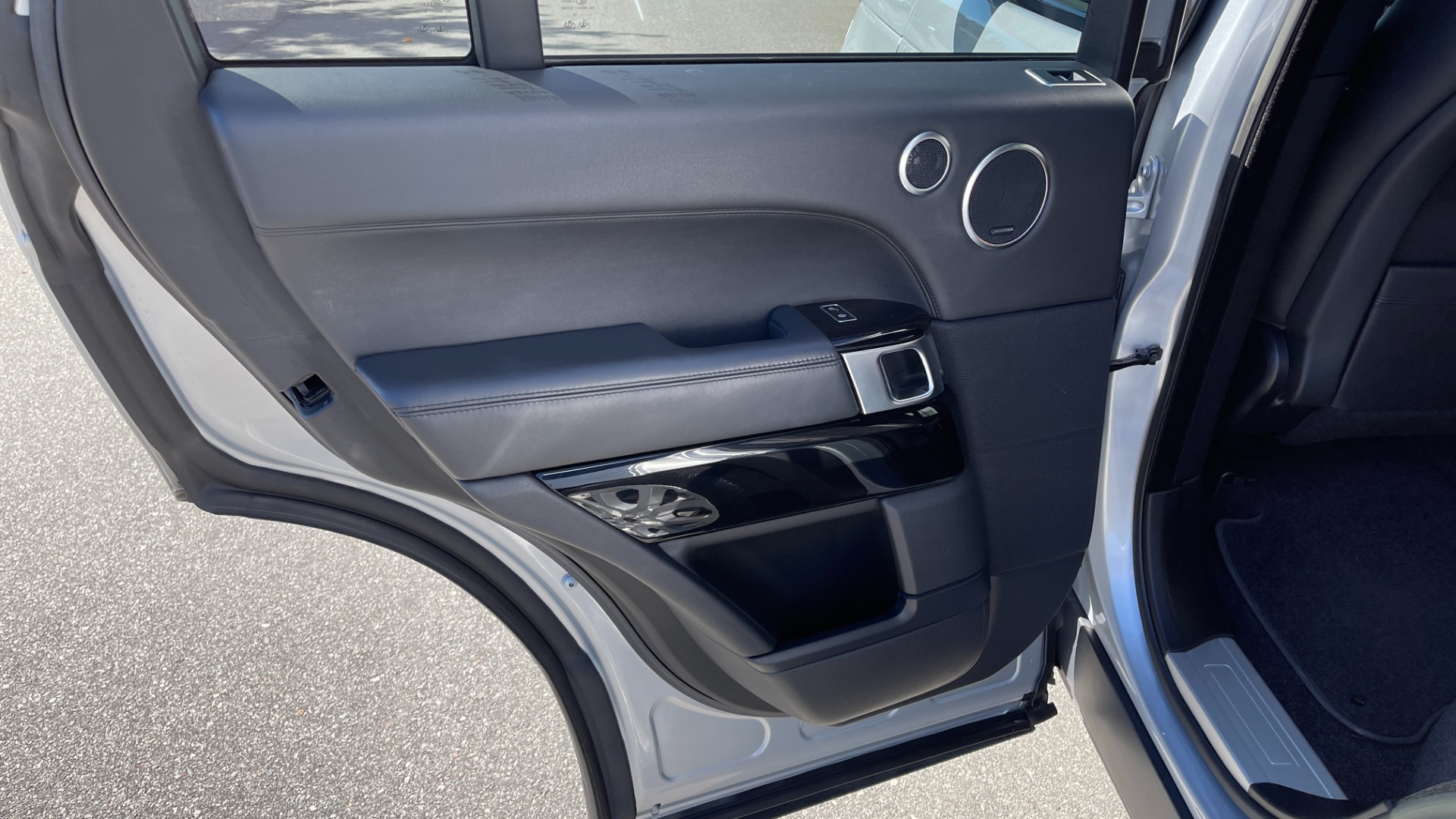 Used 2013 Land Rover Range Rover HSE / 22IN WHEELS / CLIMATE PACKAGE / SOFT CLOSE / VISION ASSIST for sale Sold at Formula Imports in Charlotte NC 28227 29