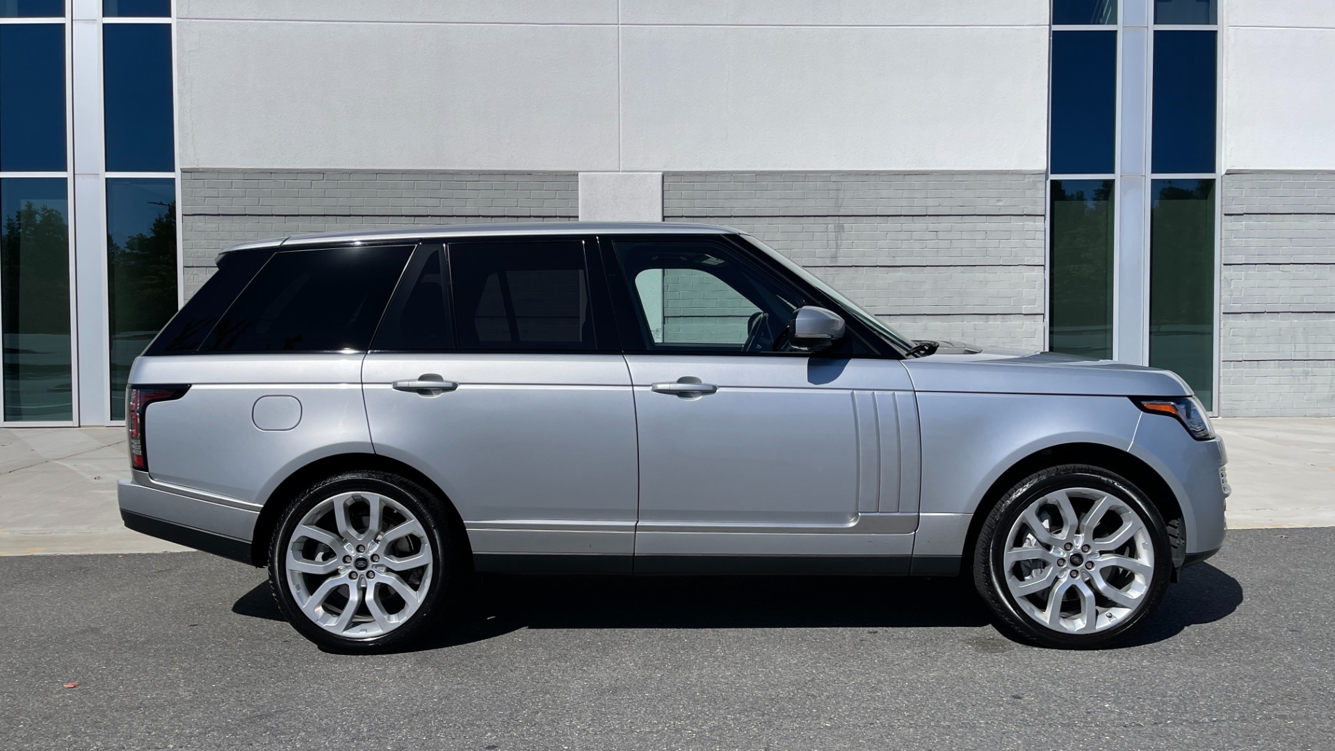 Used 2013 Land Rover Range Rover HSE / 22IN WHEELS / CLIMATE PACKAGE / SOFT CLOSE / VISION ASSIST for sale Sold at Formula Imports in Charlotte NC 28227 3